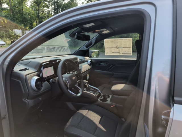 2024 Chevrolet Colorado 4WD LT 33