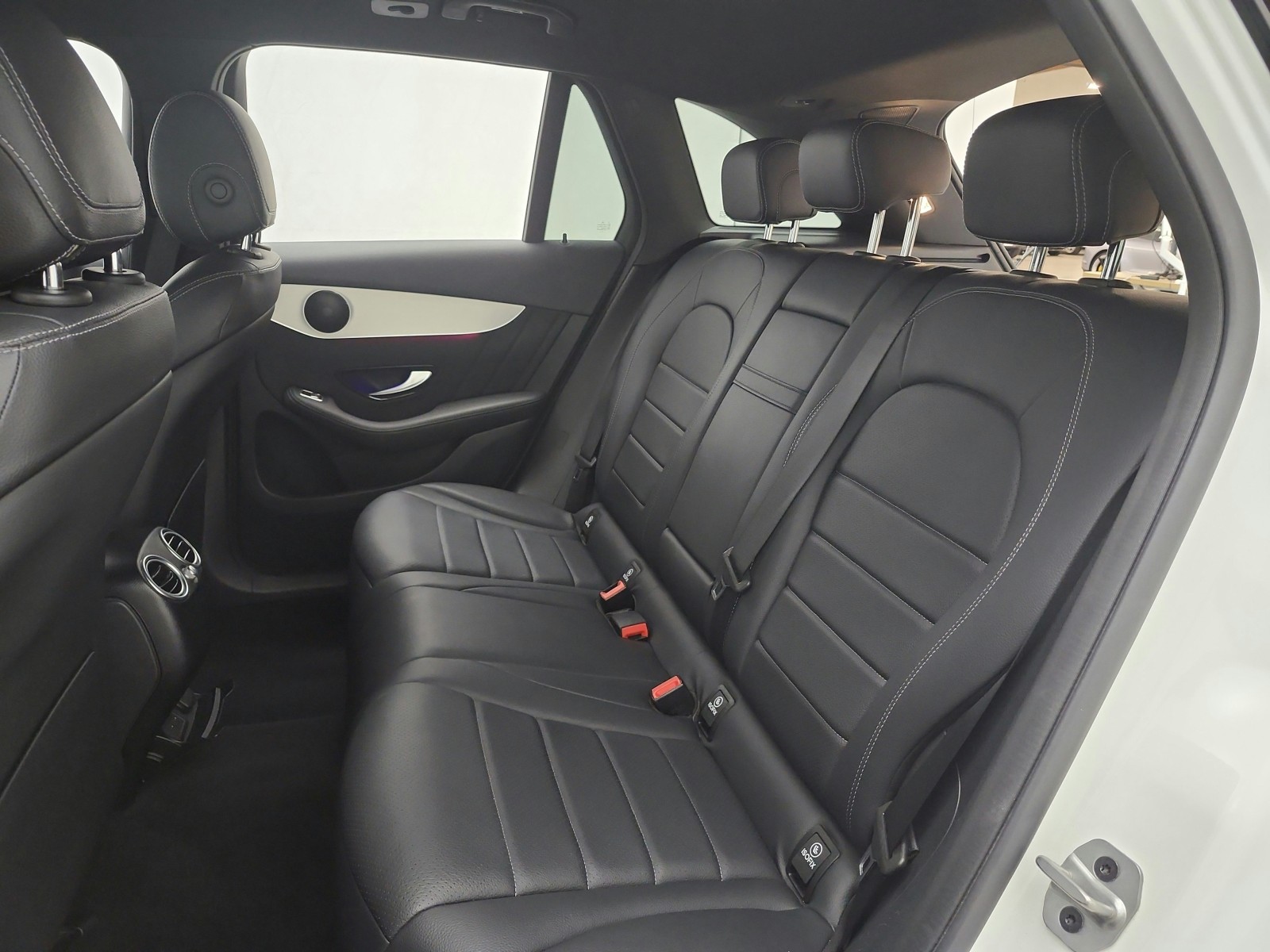 Used 2022 Polar White Mercedes-Benz GLC 300 SUV image 15