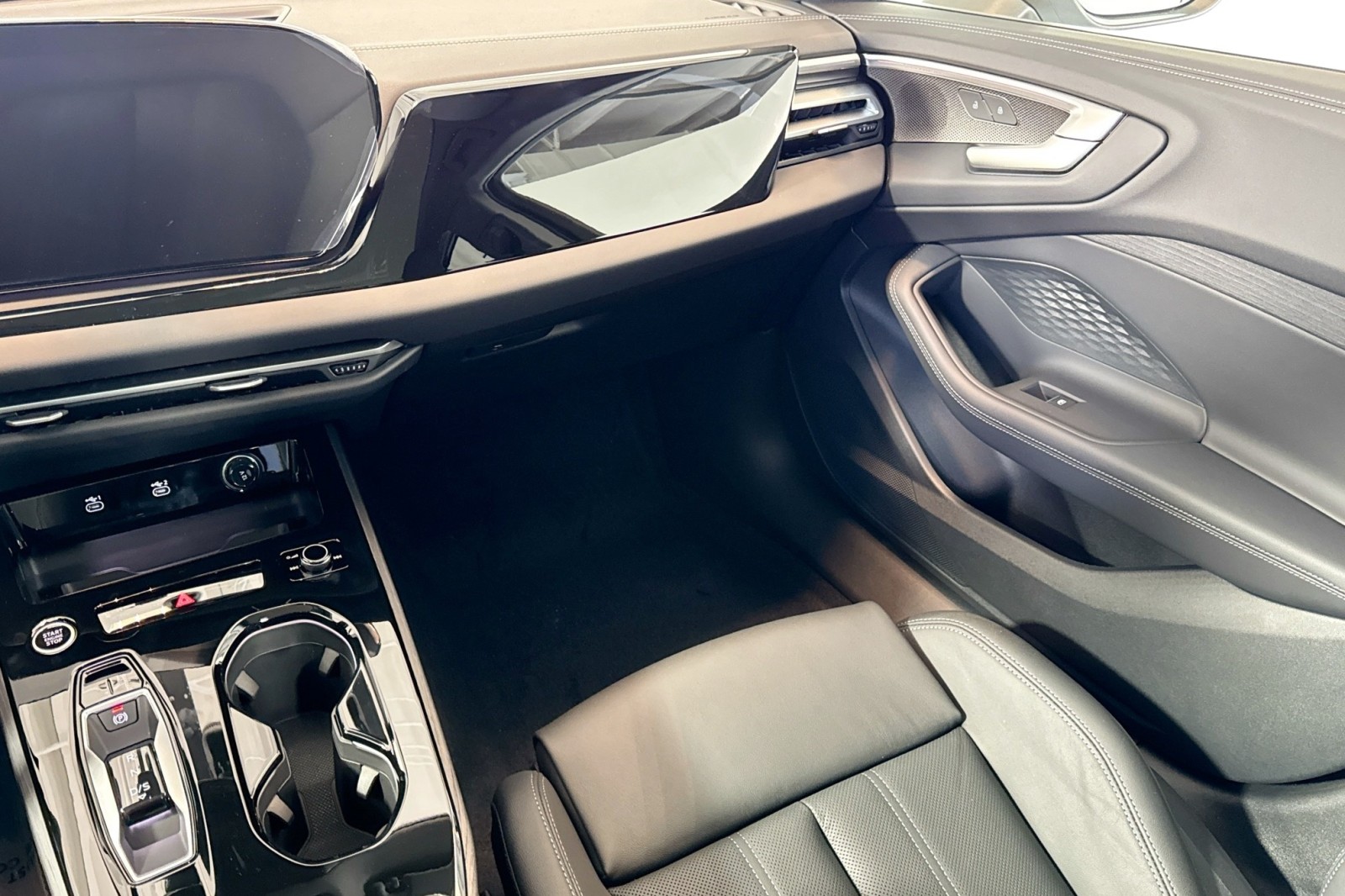 New 2025 Glacier White Metallic Audi Premium Plus 2.0 TFSI quattro image 19