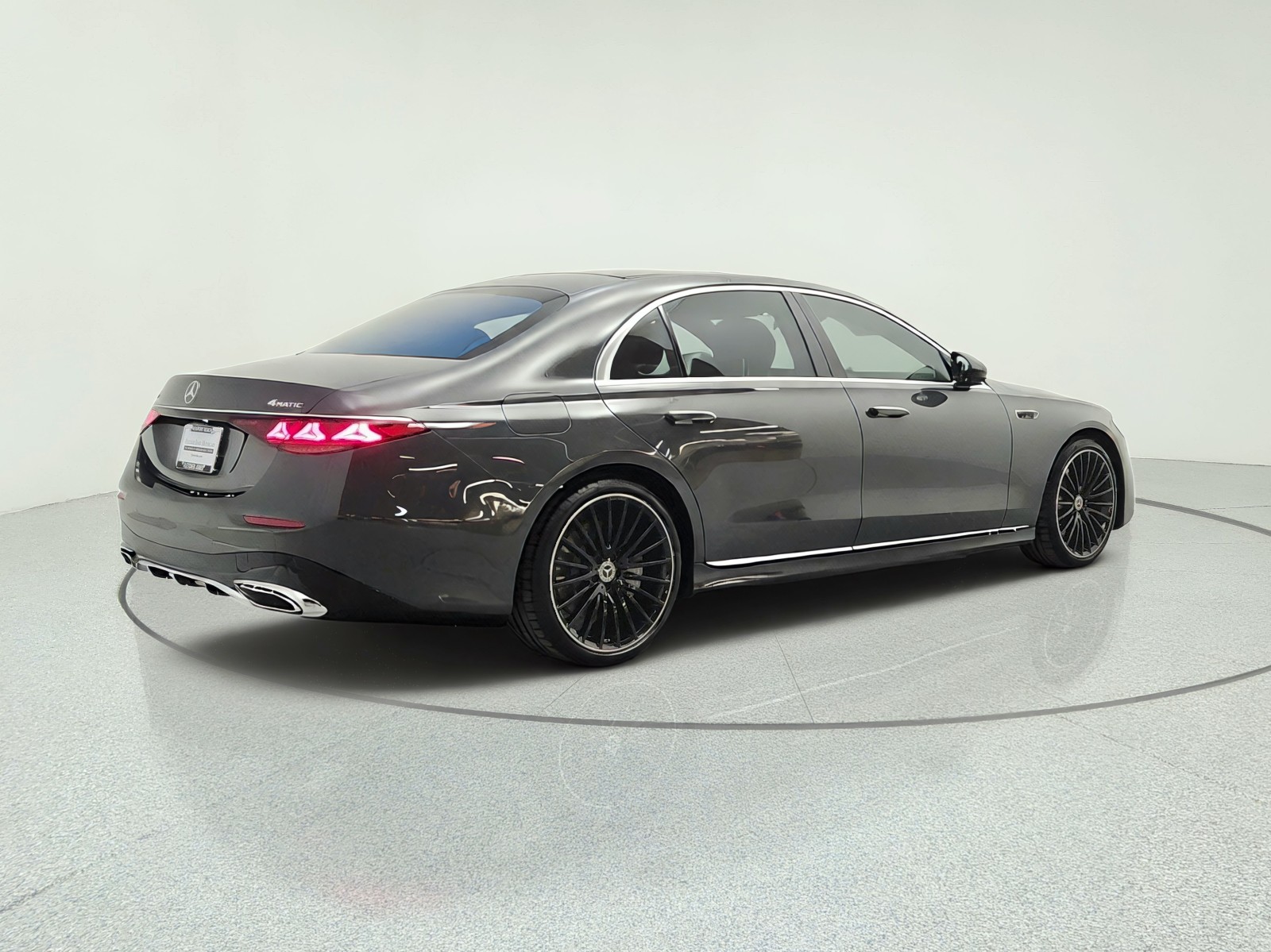 New 2027 MANUFAKTUR Silicon Grey Mercedes-Benz S 580 4MATIC® Sedan image 5