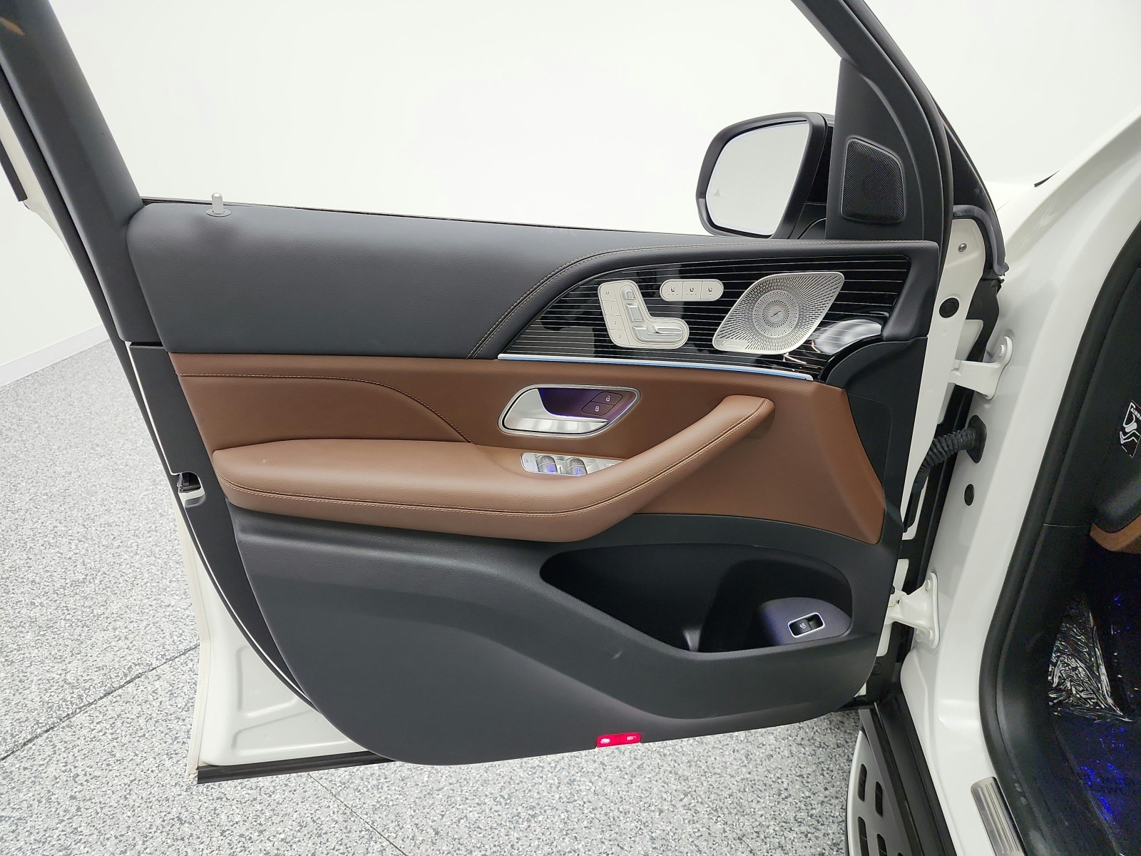 Used 2024 MANUFAKTUR Diamond White Metallic Mercedes-Benz GLS 450 4MATIC® SUV image 15