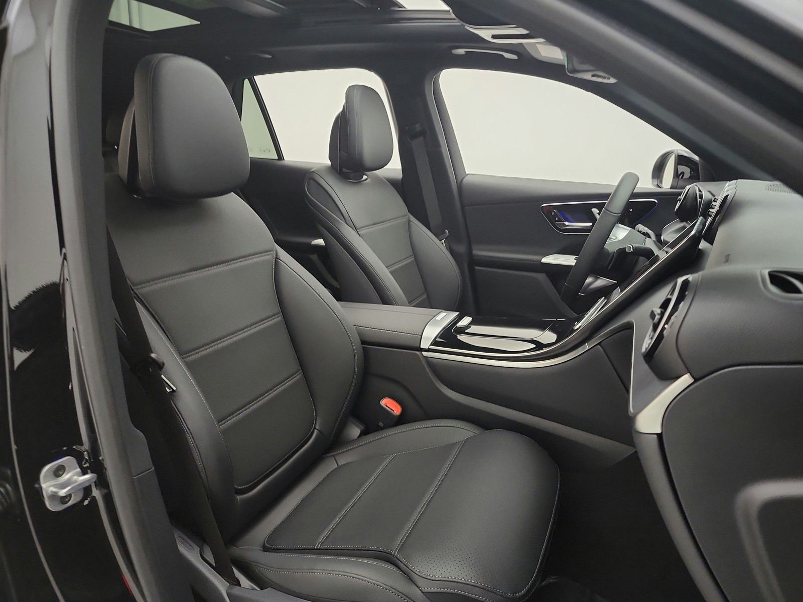 New 2026 Black Mercedes-Benz GLC 300 image 15
