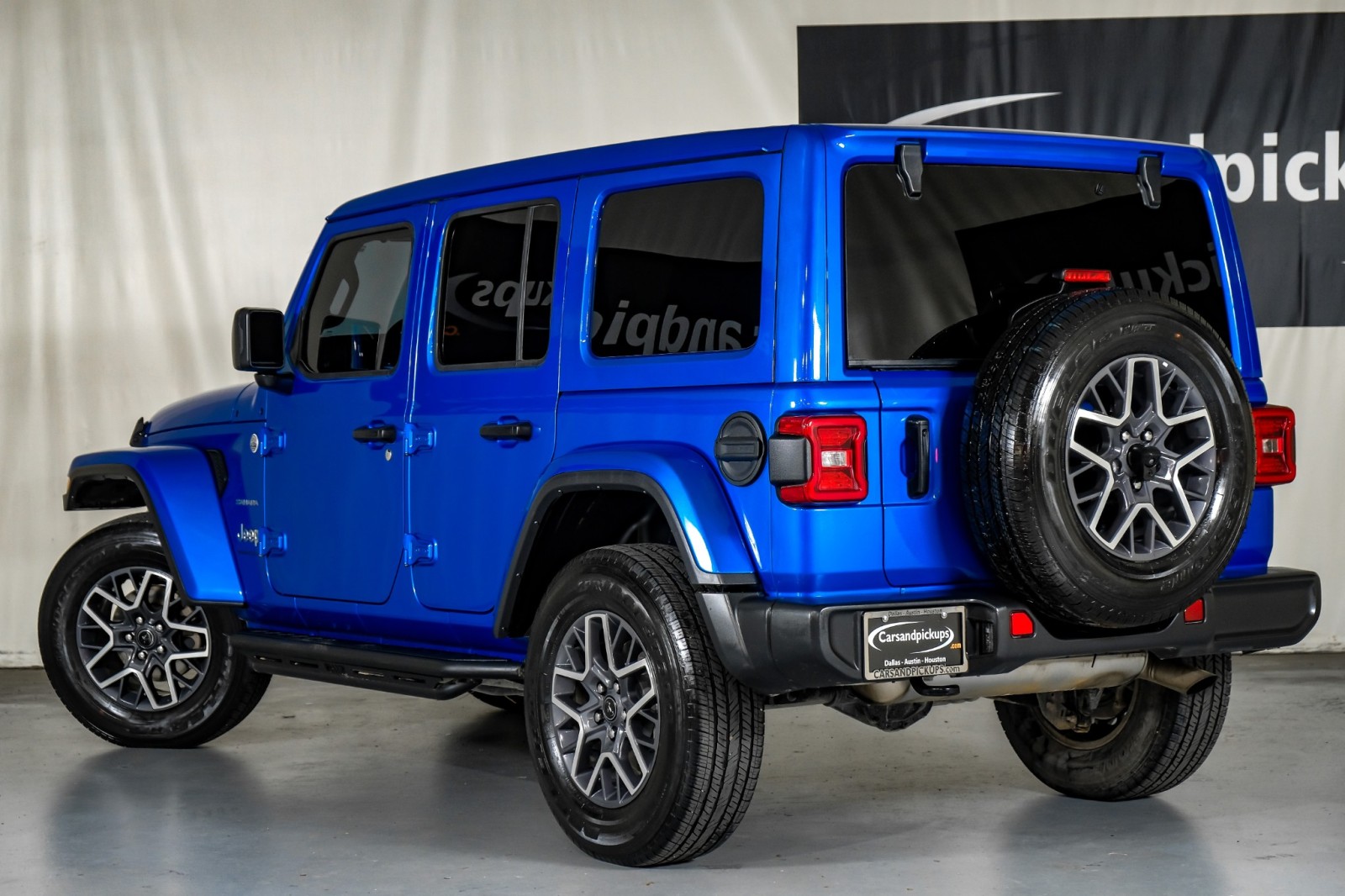 2024 Jeep Wrangler Sahara 10