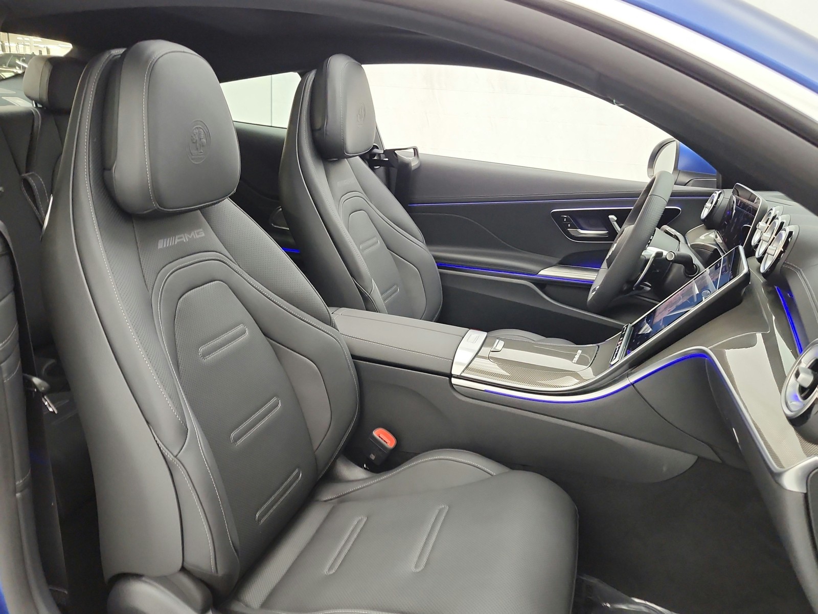 New 2026 MANUFAKTUR Starling Blue Magno Mercedes-Benz AMG® CLE 53 image 15