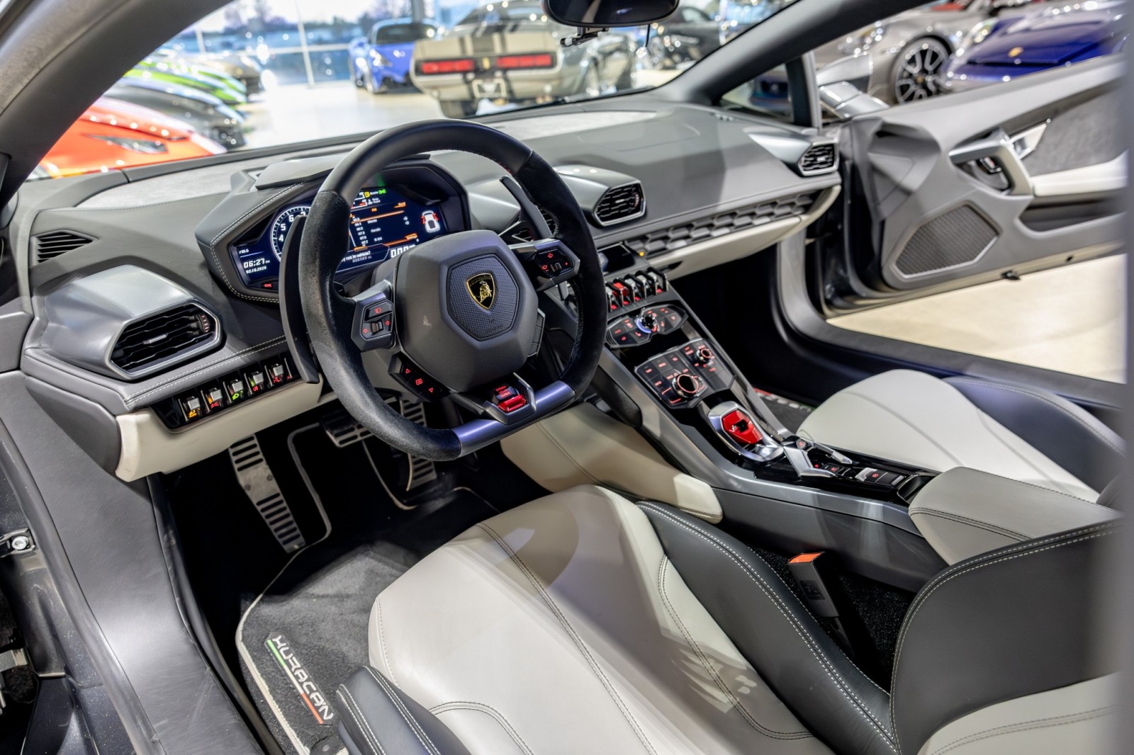 Used Car 2015 Lamborghini Huracan  Lp 610-4 - Transparent Engine Bonnet - Front Lift - Carbon Ceramic Brakes For Sale Under $240,000 In Boerne, Texas