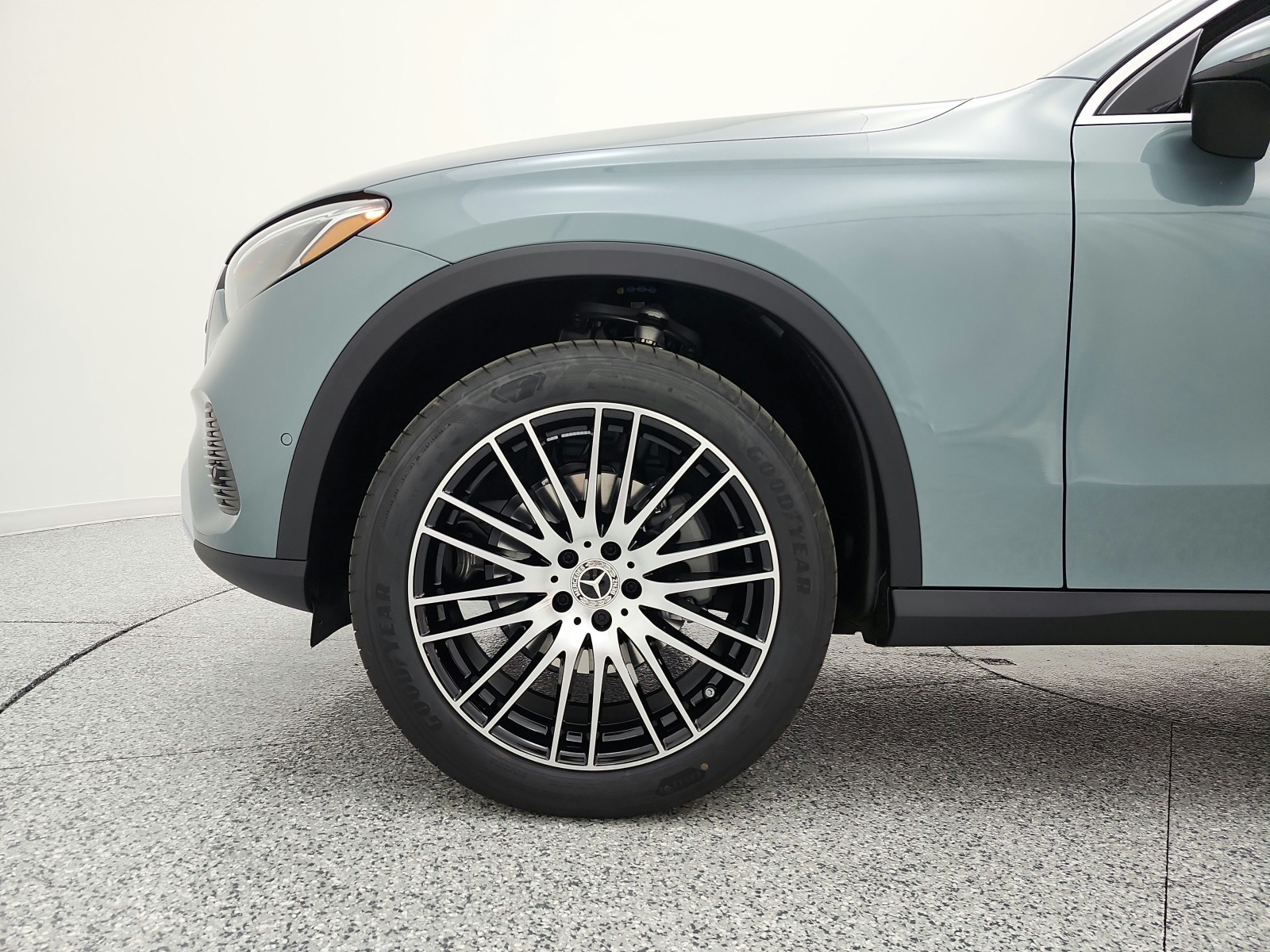 New 2027 Verde Silver Metallic Mercedes-Benz GLC 300 SUV image 13