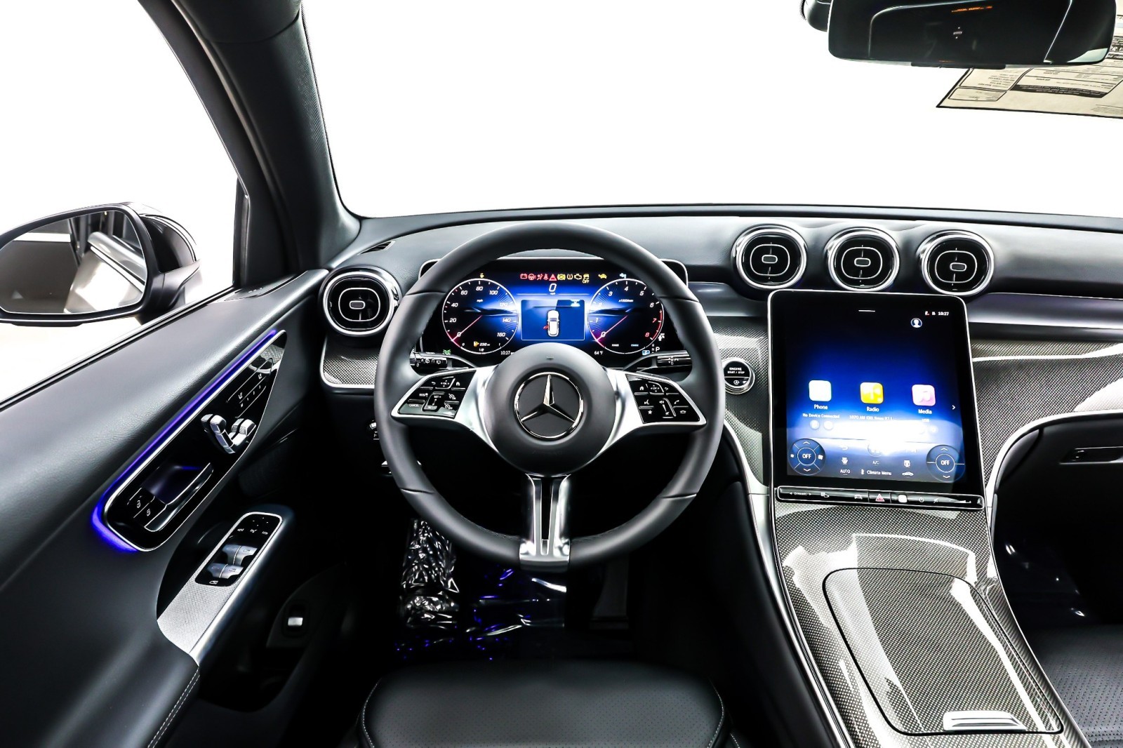 New 2026 Black Mercedes-Benz GLC 300 SUV image 5