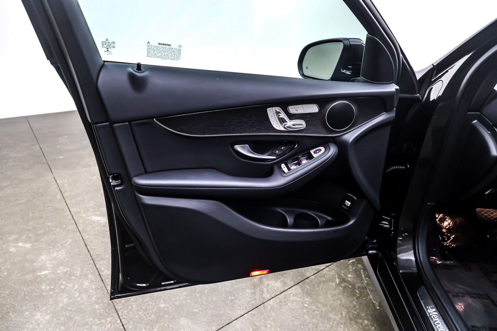 Used 2022 Graphite Grey Metallic Mercedes-Benz GLC 300 image 21