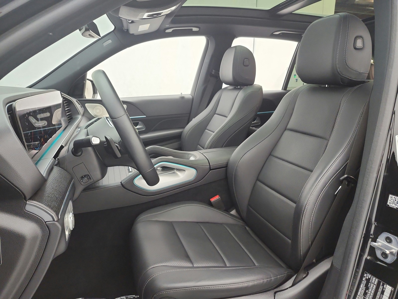 Certified Used 2022 Black Mercedes-Benz GLE 450 4MATIC® SUV image 17