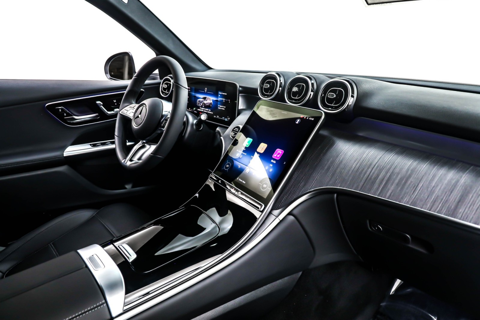 New 2026 Polar White Mercedes-Benz GLC 300 image 5