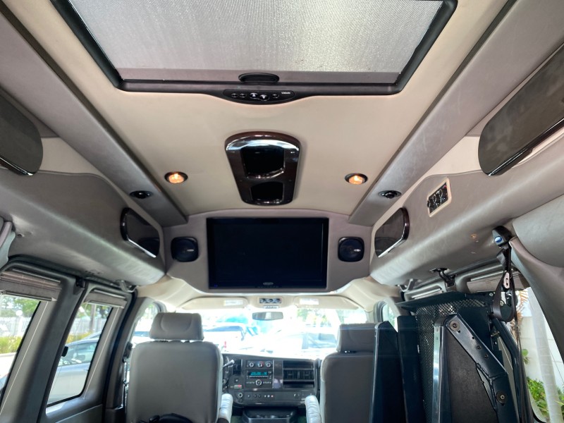 2013 GMC SAVANA HI TOP CONVERSION HANDICAP LIFT LOW MILES 24,857 in , 