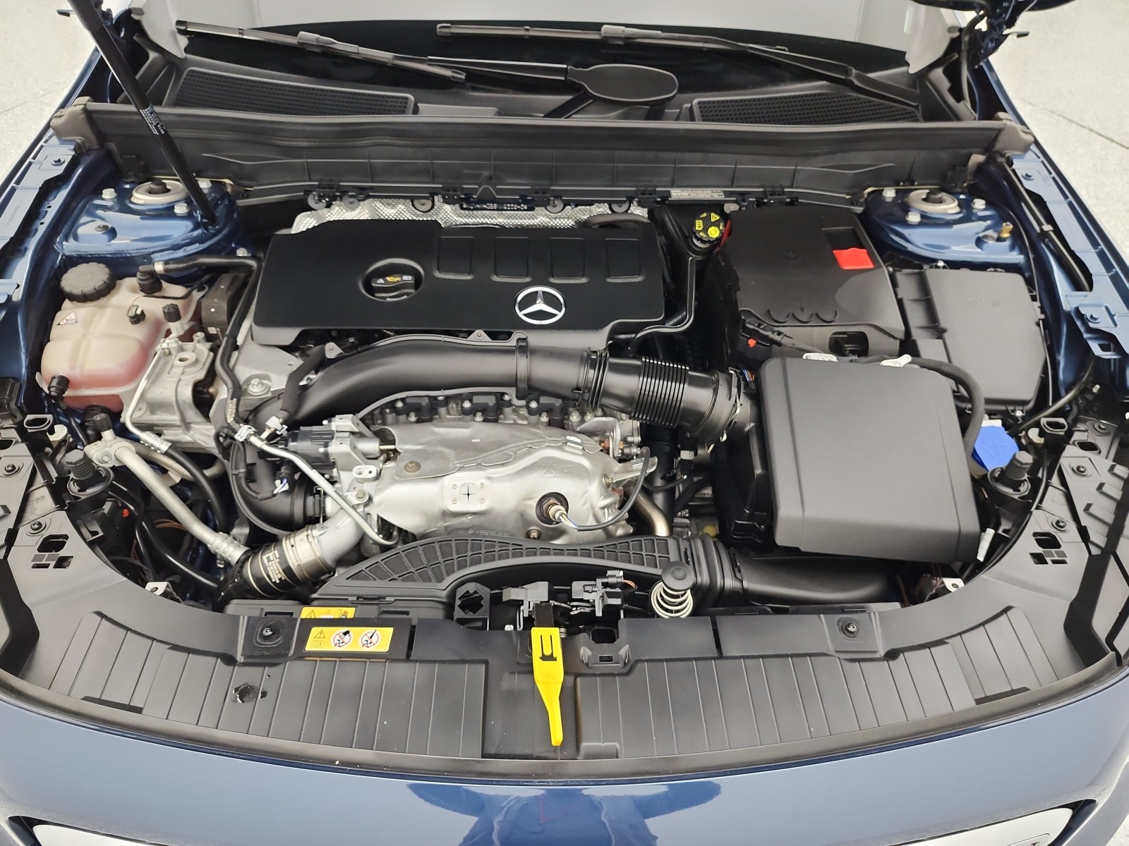 Used 2022 Denim Blue Metallic Mercedes-Benz GLB 250 SUV image 22