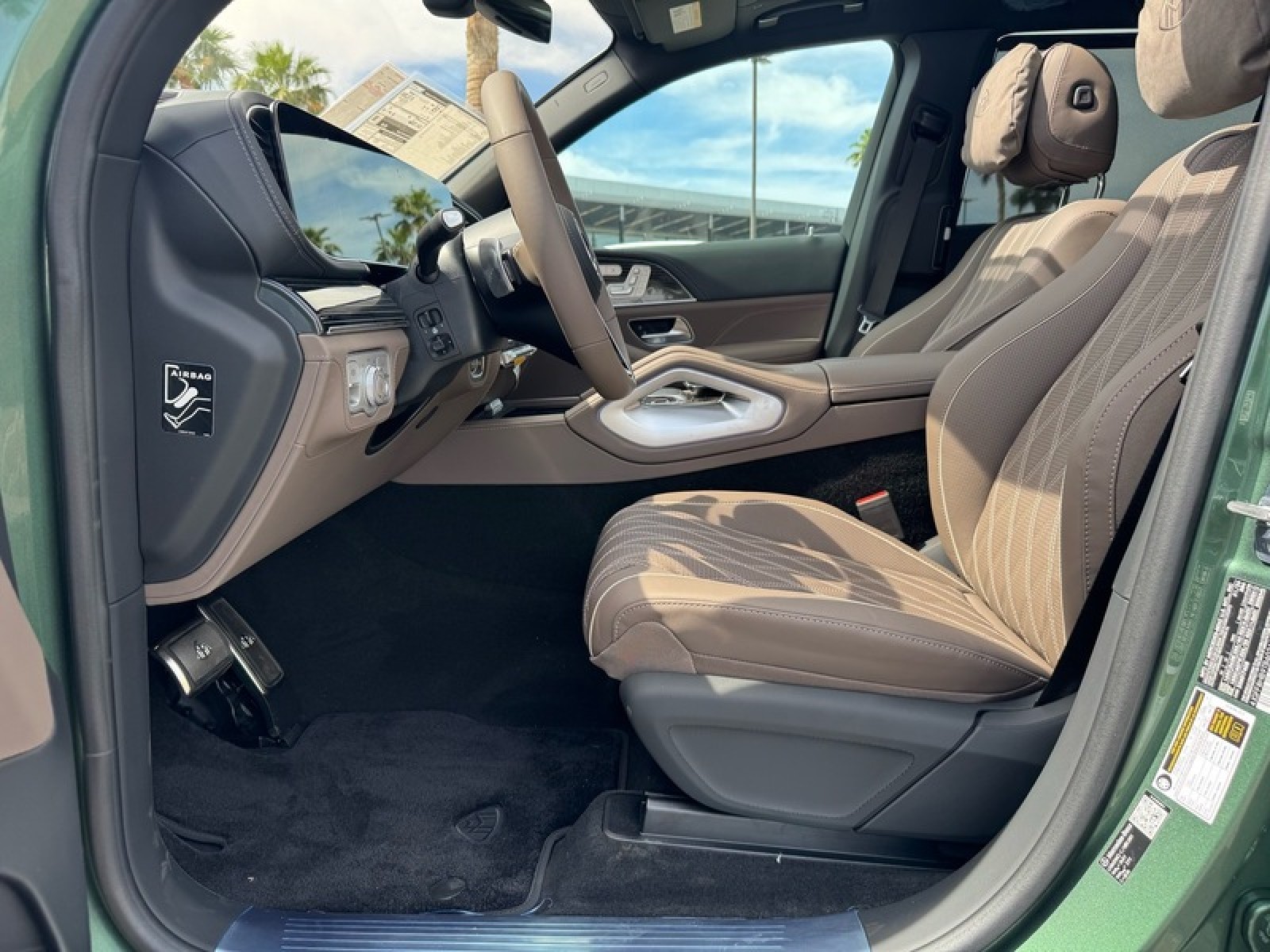 New 2026 MANUFAKTUR Ireland Mid Green Metallic Mercedes-Benz Maybach GLS 600 4MATIC® SUV image 11