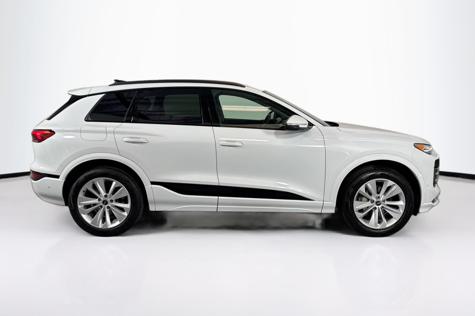 Used 2025 GLACIER WHITE Audi Premium image 4