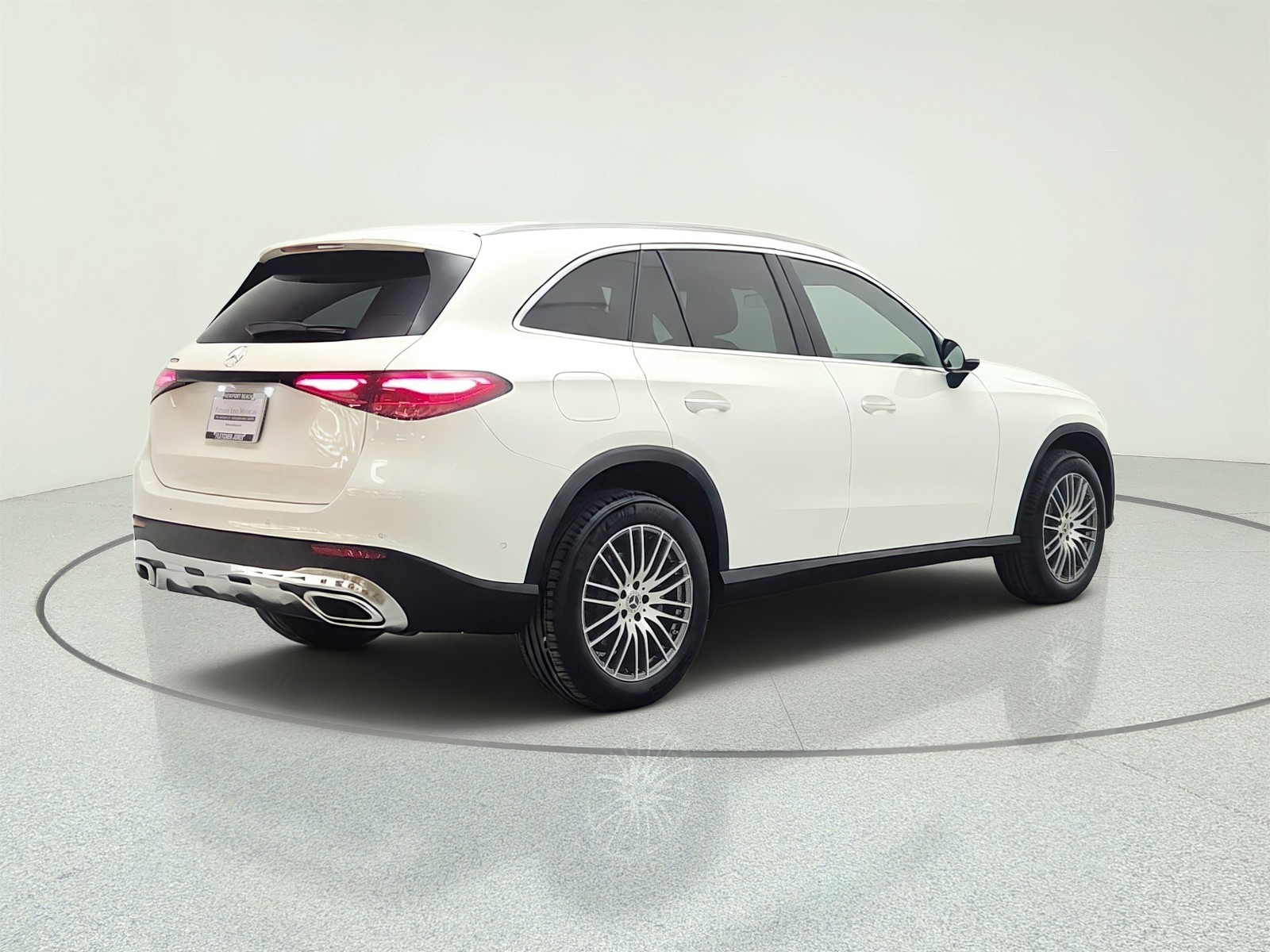 Used 2026 Polar White Mercedes-Benz GLC 300 SUV image 5