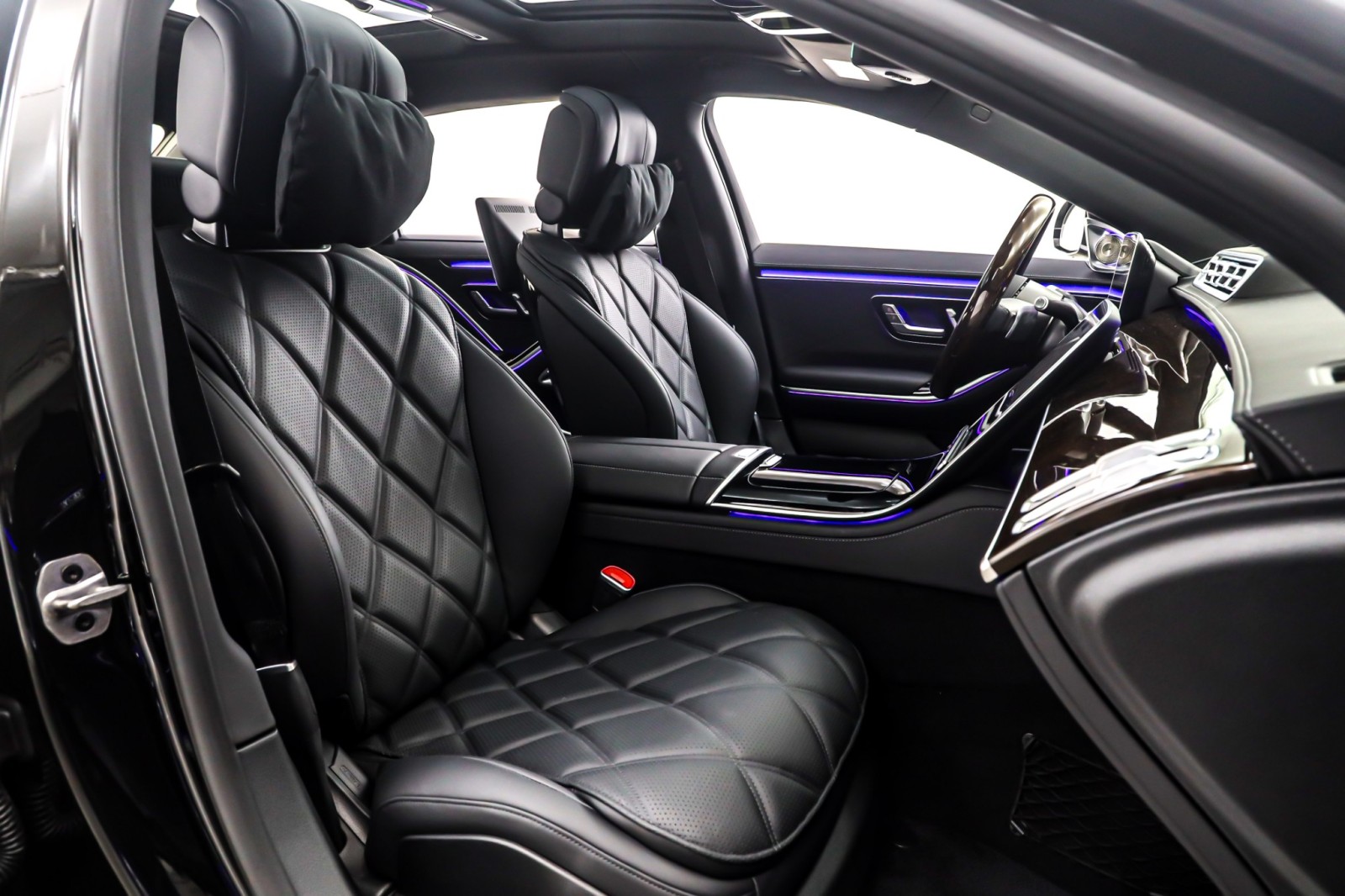 New 2026 Obsidian Black Metallic Mercedes-Benz Maybach S 580 image 7