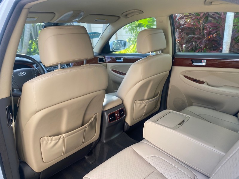 2013 Hyundai Genesis 3.8L LOW MILES 33,576 in , 