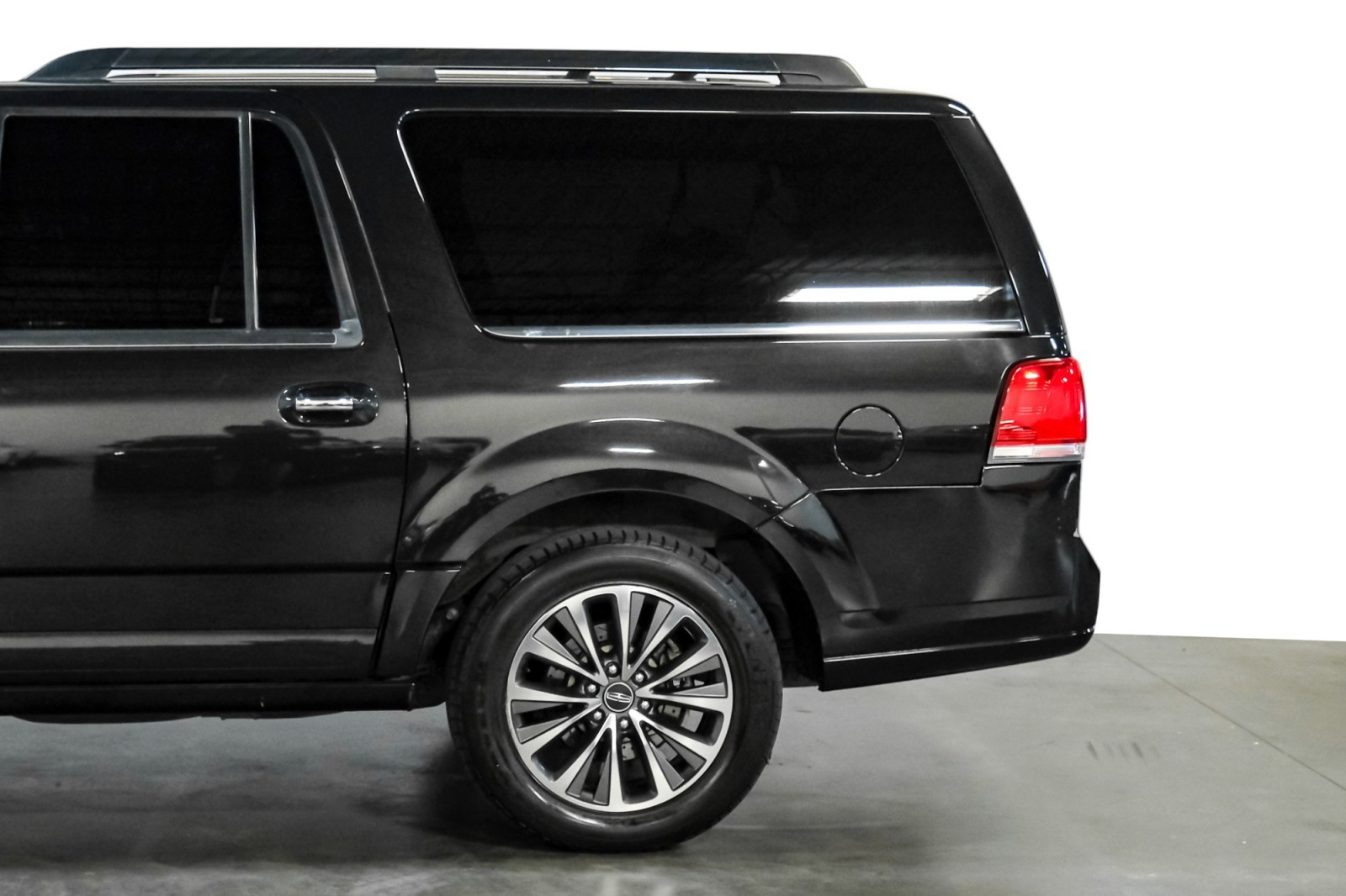 2015 Lincoln Navigator L 4WD 12