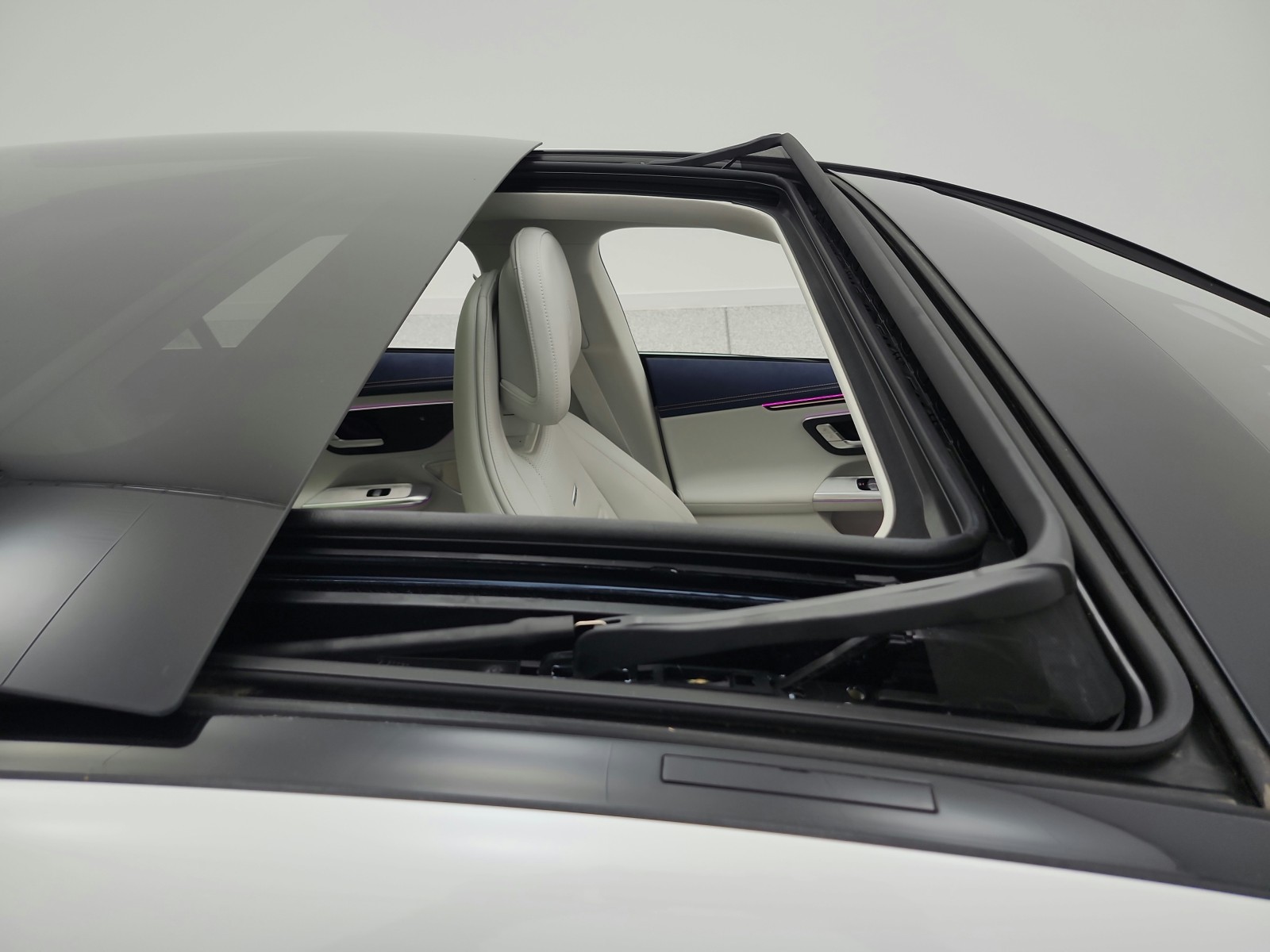 Used 2023 MANUFAKTUR Moonlight White Metallic Mercedes-Benz AMG® EQE 4MATIC+ Sedan image 35