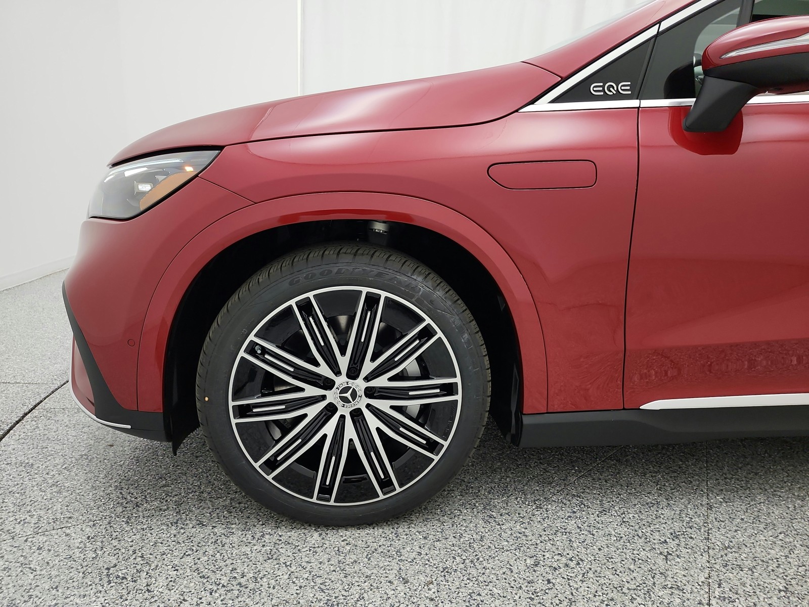 New 2027 MANUFAKTUR Patagonia Red Metallic Mercedes-Benz EQE 320+ SUV image 12