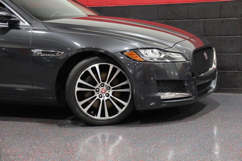 2016 Jaguar XF 35t Prestige AWD 4dr Sedan in , 