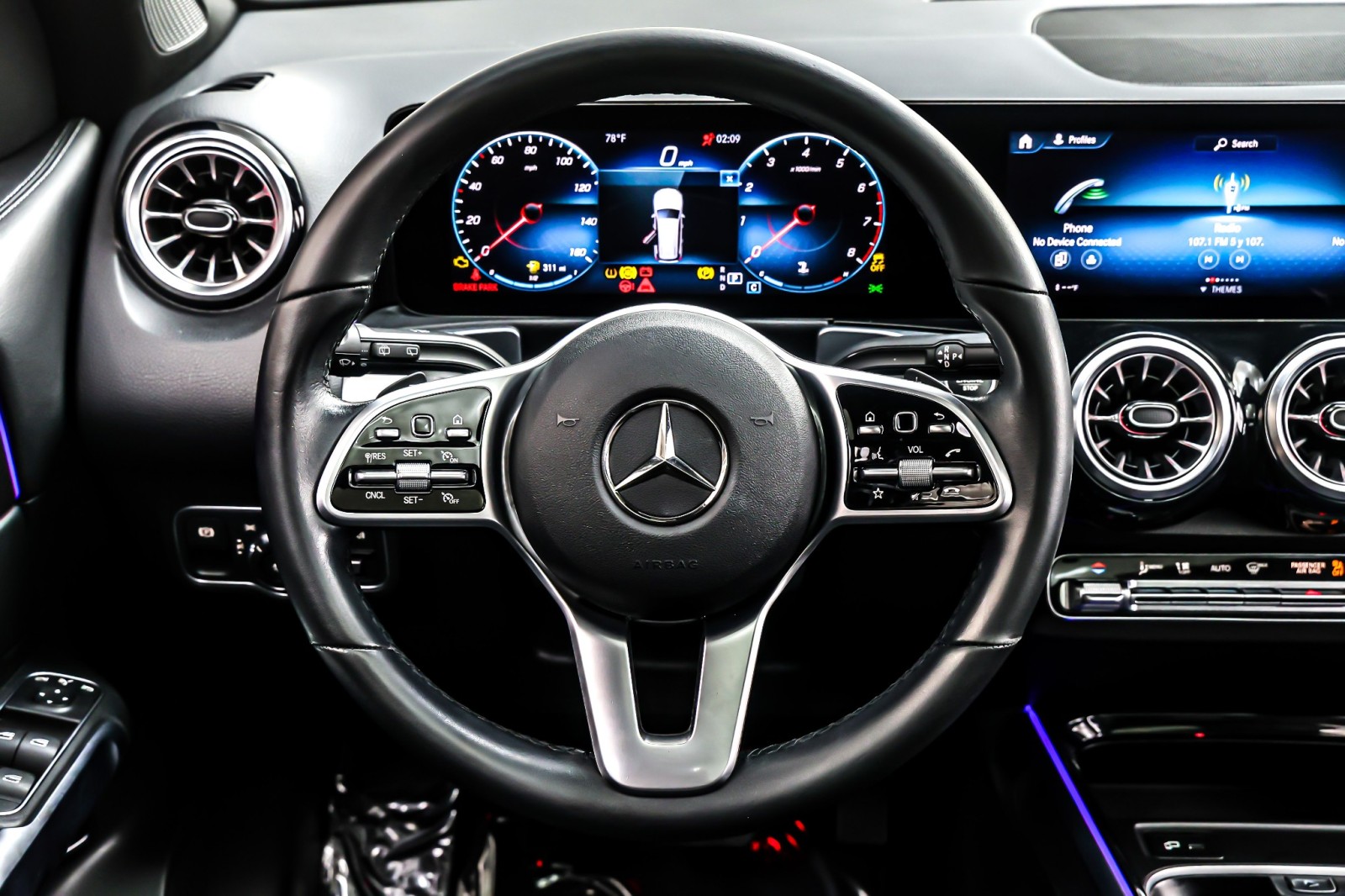 Used 2023 Polar White Mercedes-Benz GLB 250 SUV image 18