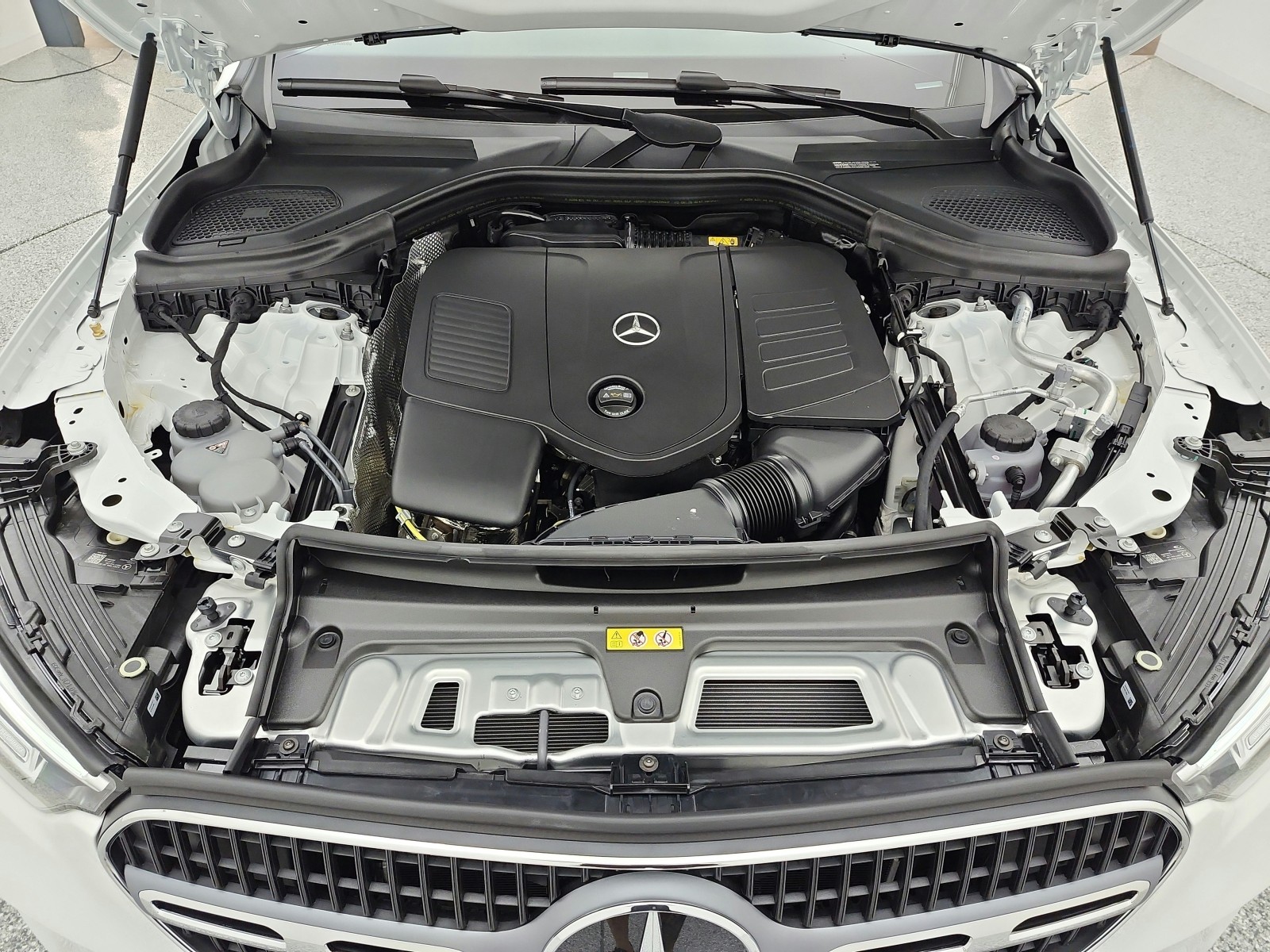 New 2027 Polar White Mercedes-Benz GLC 300 SUV image 12