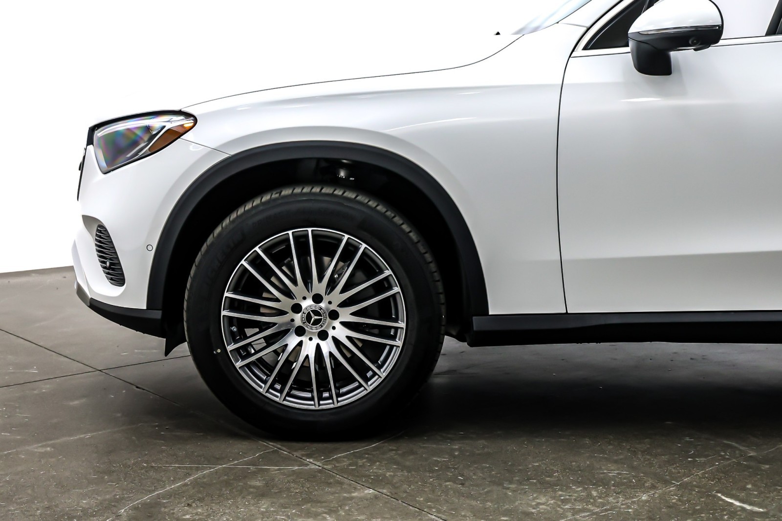 New 2026 Polar White Mercedes-Benz GLC 300 image 10