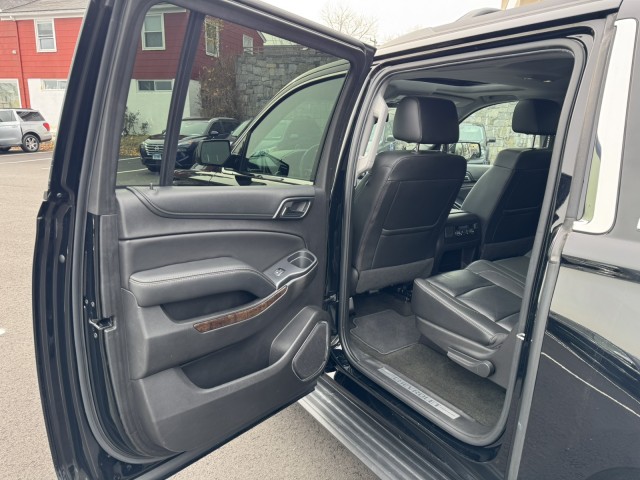 2017 Chevrolet Suburban LT Midnight with Center Bench 28