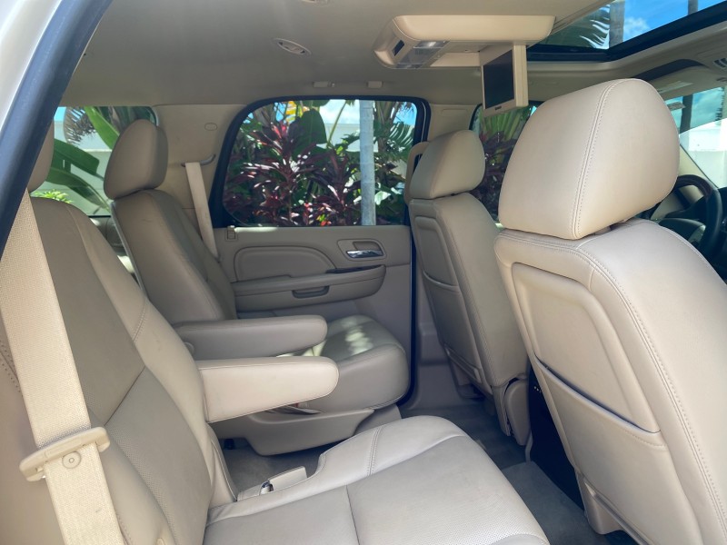 2013 Cadillac Escalade Luxury 1 OWNER LOW MILES 70,251 in ,