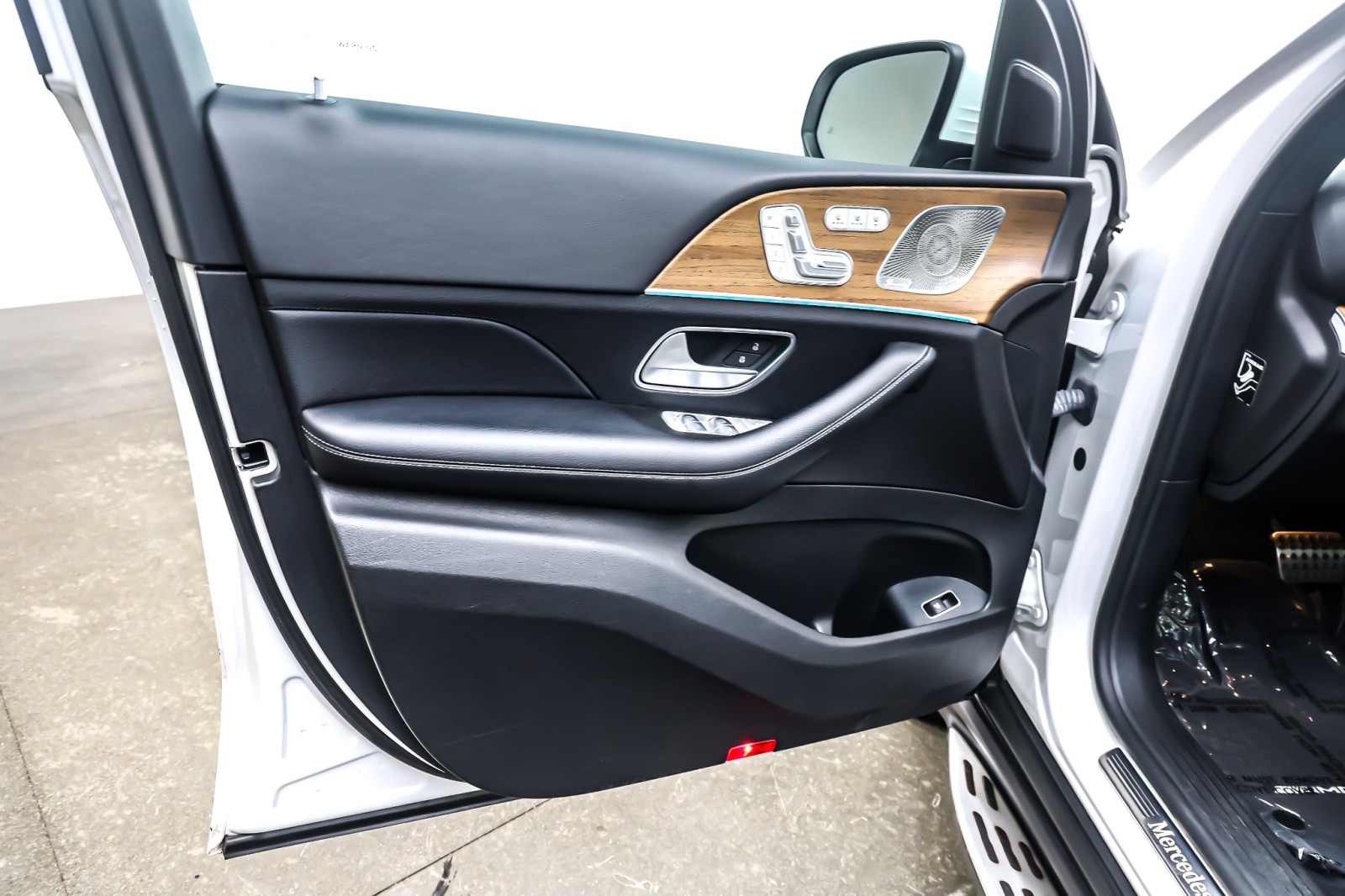 Used 2022 Polar White Mercedes-Benz GLS 450 4MATIC® SUV image 21