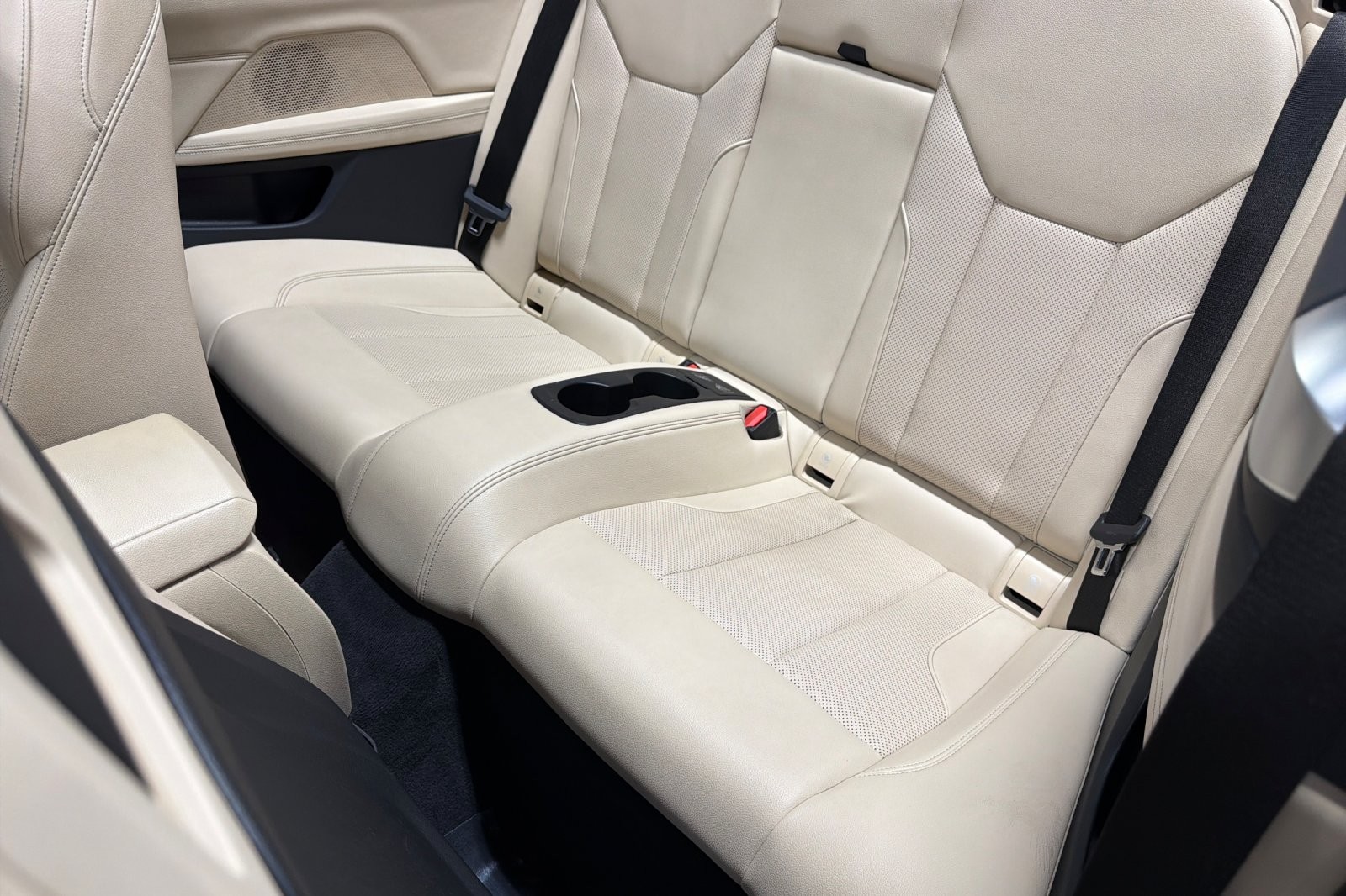 Used 2023 MINERAL WHITE BMW 430i Convertible image 11