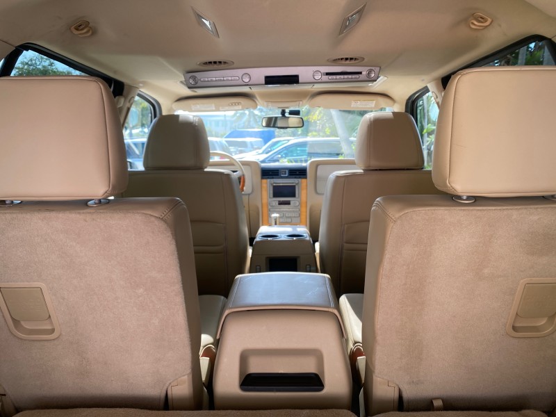 2010 Lincoln Navigator 4WD SUNROOF LOW MILES 31,209 in , 