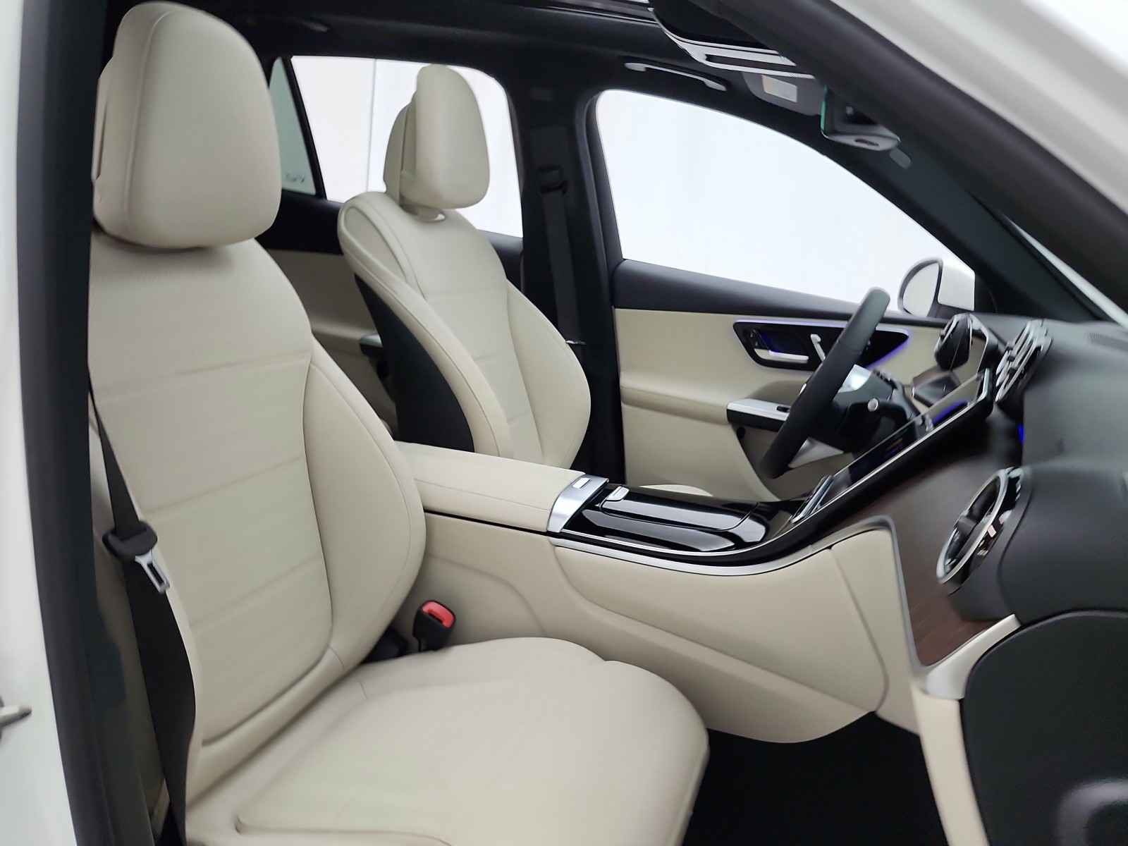 New 2026 Polar White Mercedes-Benz GLC 300 image 16