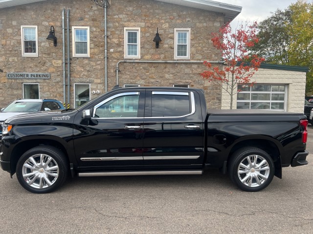 2022 Chevrolet Silverado 1500 High Country 2