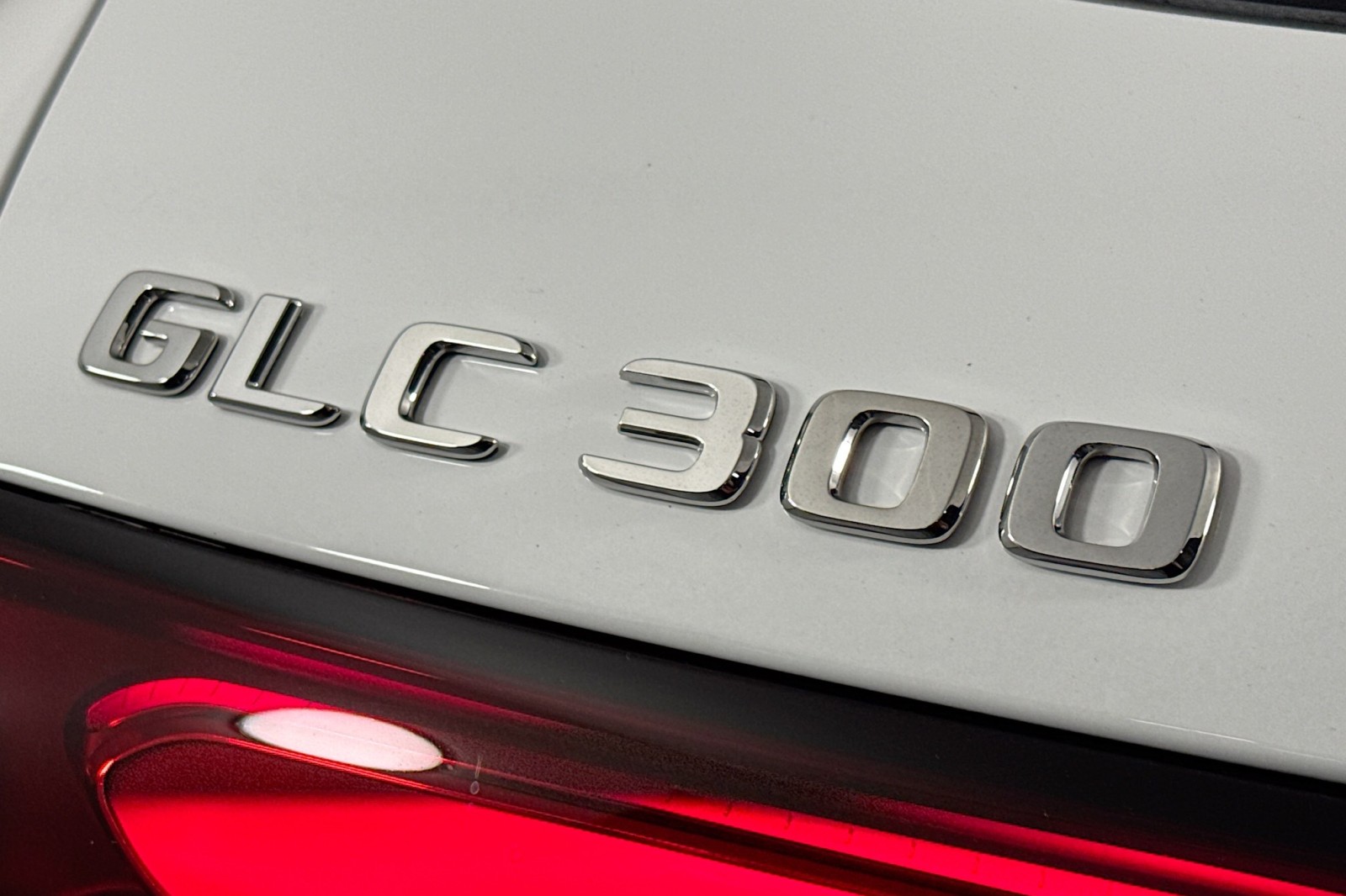 New 2026 Polar White Mercedes-Benz GLC 300 SUV image 4