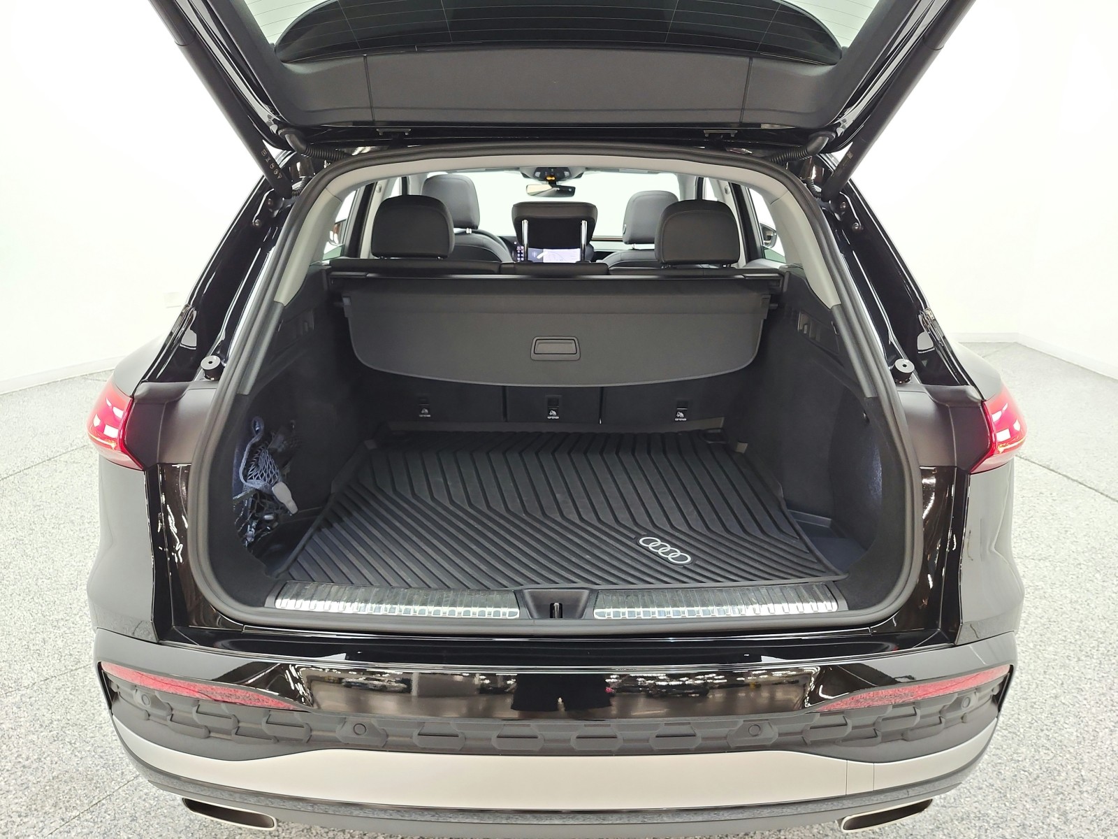 Used 2025 Mythos Black Metallic Audi Premium Plus image 18
