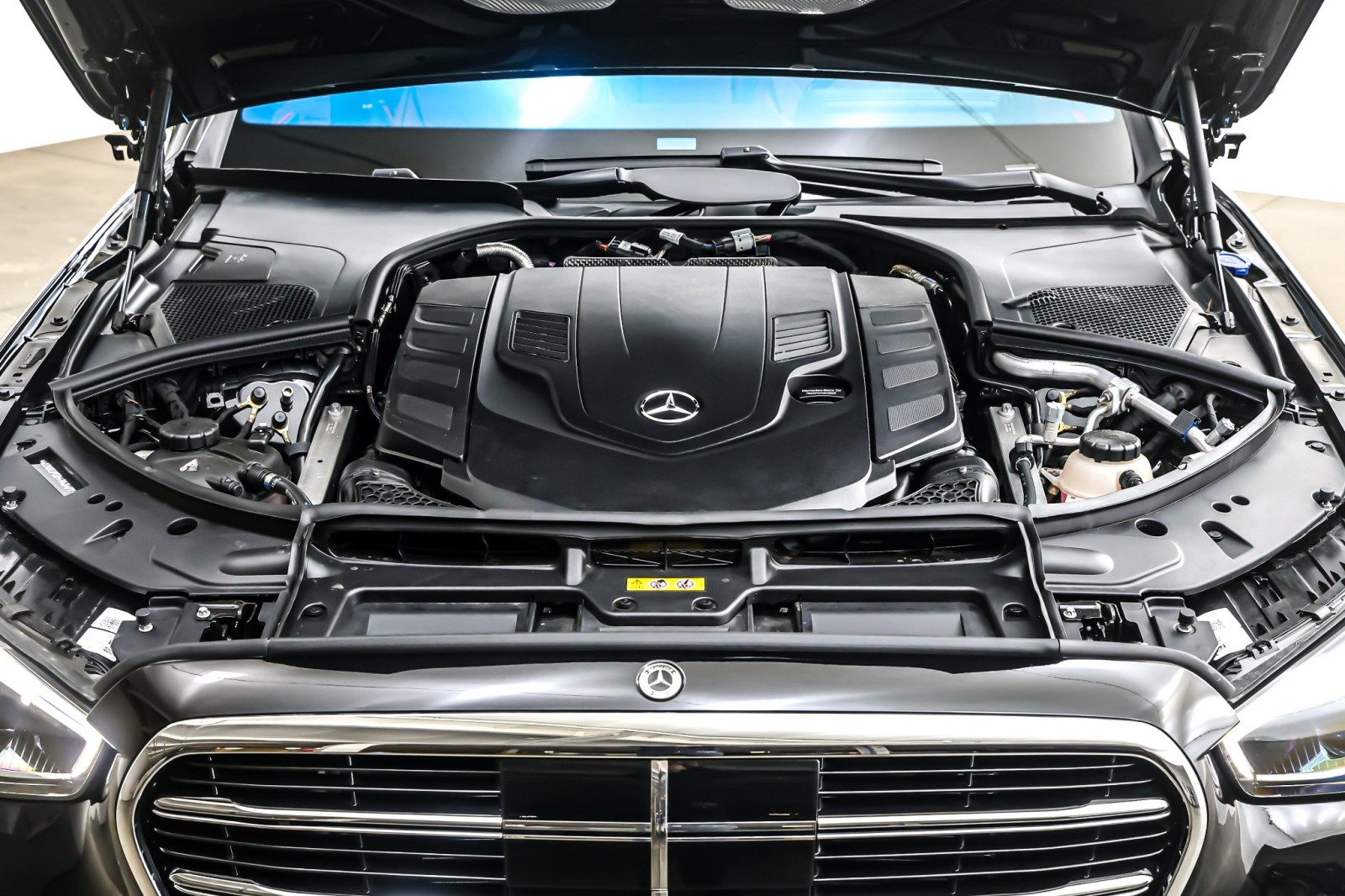 New 2026 Obsidian Black Metallic Mercedes-Benz S 580 image 11