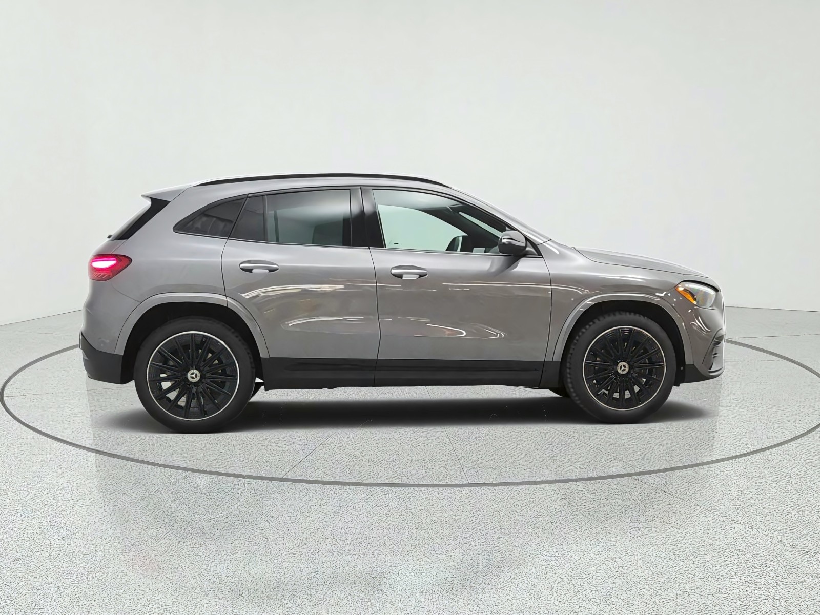New 2026 Mountain Grey Metallic Mercedes-Benz GLA 250 SUV image 4