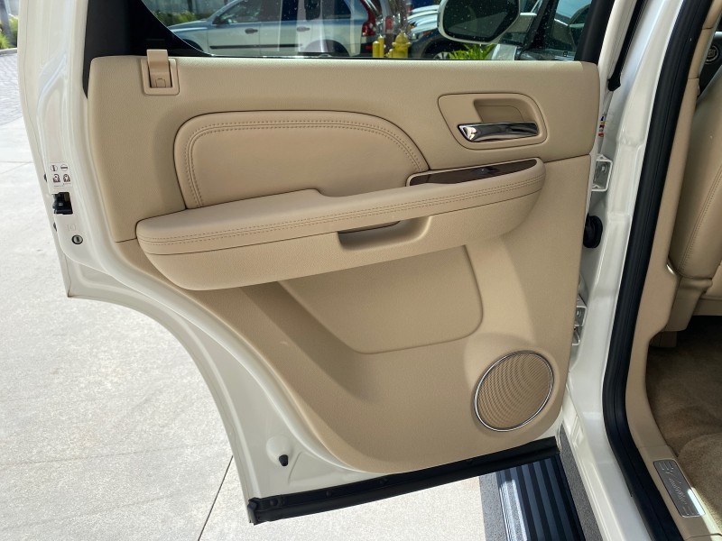 2010 Cadillac Escalade SUNROOF NAV Premium LOW MILES 66,933 in ,