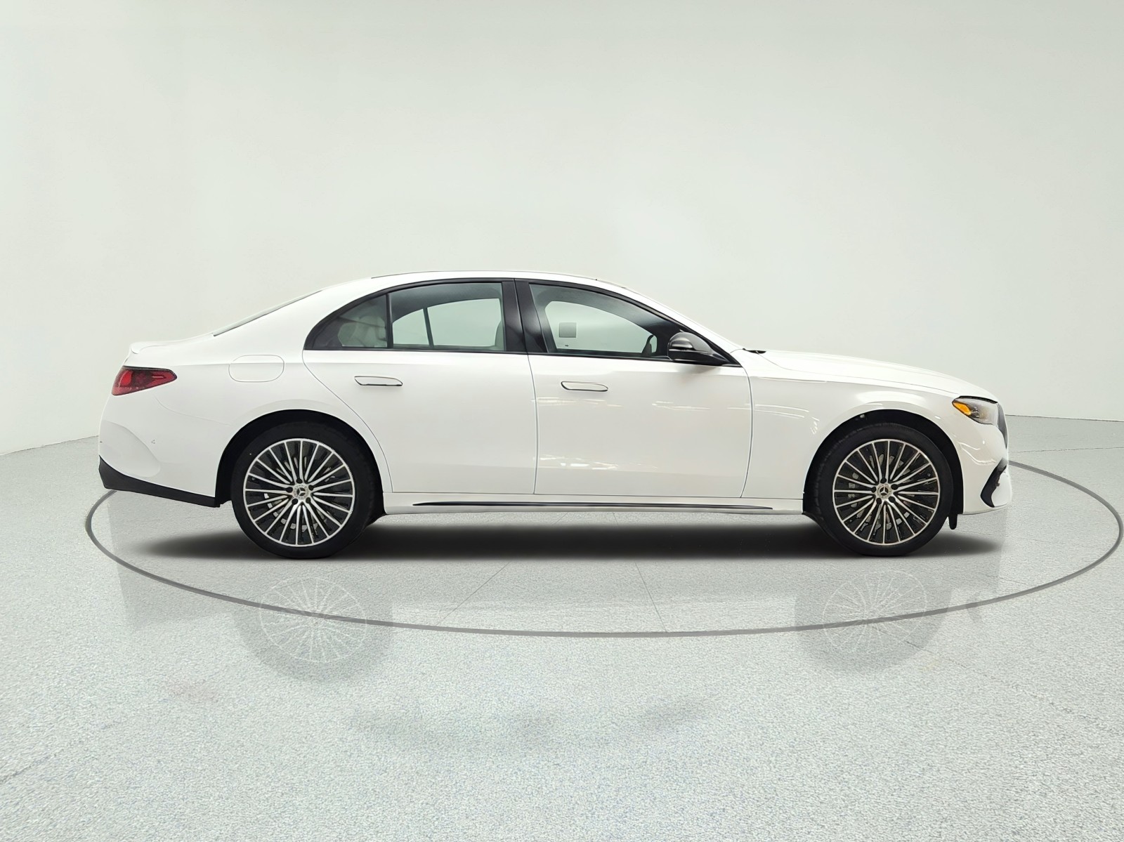 New 2027 MANUFAKTUR Moonlight White Metallic Mercedes-Benz E 450 4MATIC® Sedan image 4