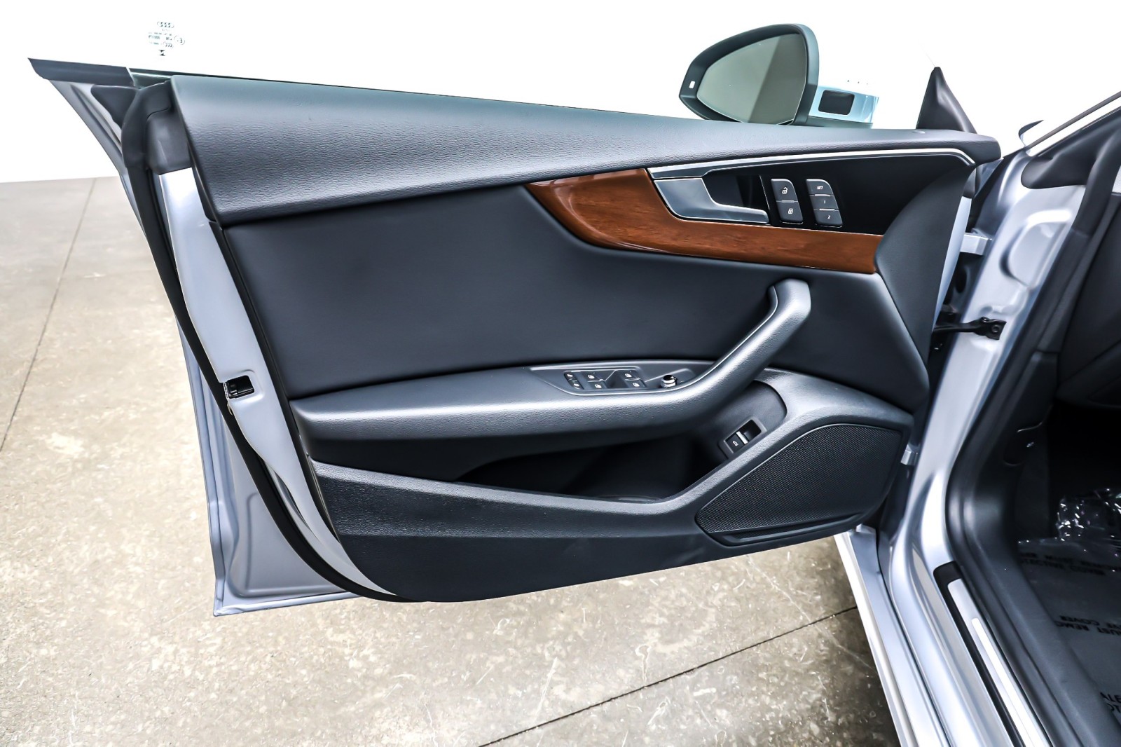Used 2023 Florett Silver Metallic Audi Premium 40 TFSI quattro image 21
