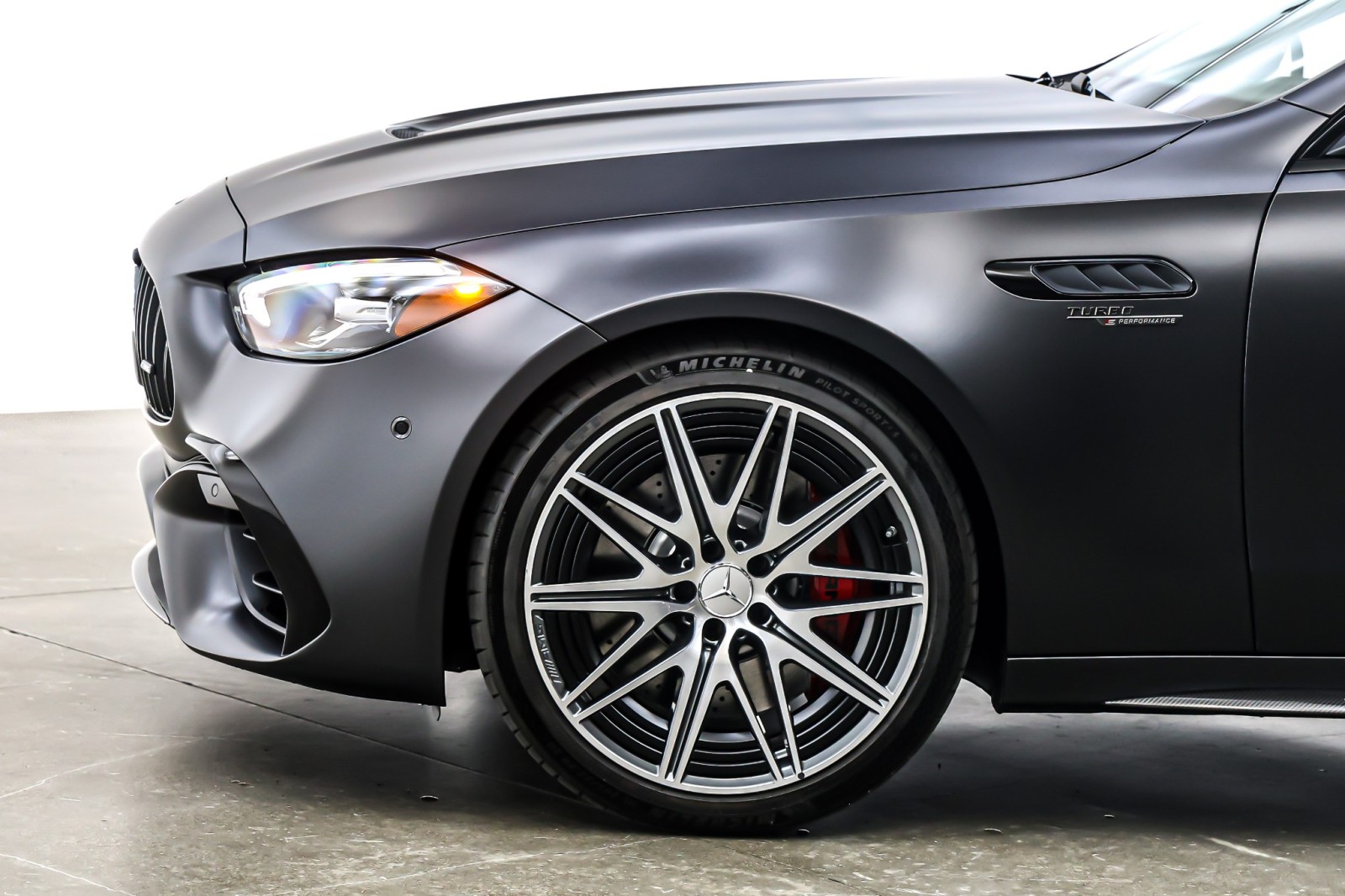 New 2026 MANUFAKTUR Graphite Grey Magno Mercedes-Benz AMG® C 63 S E Performance Sedan image 10
