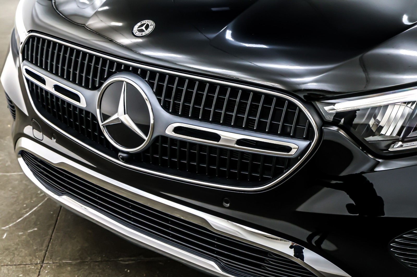 New 2026 Black Mercedes-Benz GLC 300 image 10