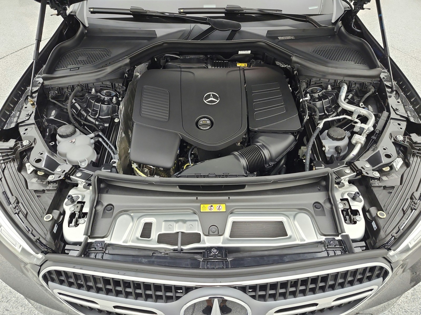 New 2027 Graphite Grey Metallic Mercedes-Benz GLC 300 SUV image 12