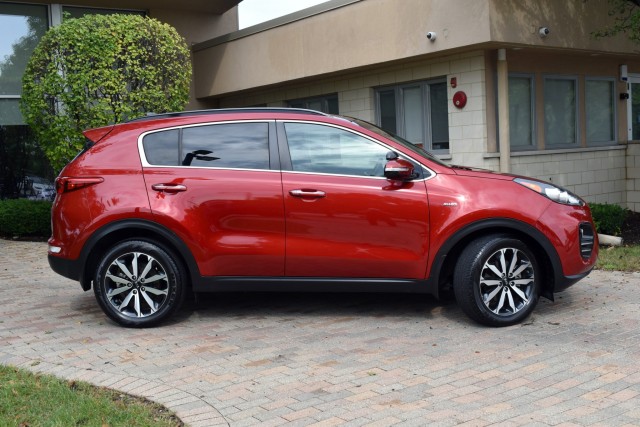 2018 Kia Sportage AWD Technology Pkg. Premium Pkg. Pano Moonroof Heated Seats Leather Seats H/K Sound Lane Departure Apple CarPlay MSRP $34,115 14