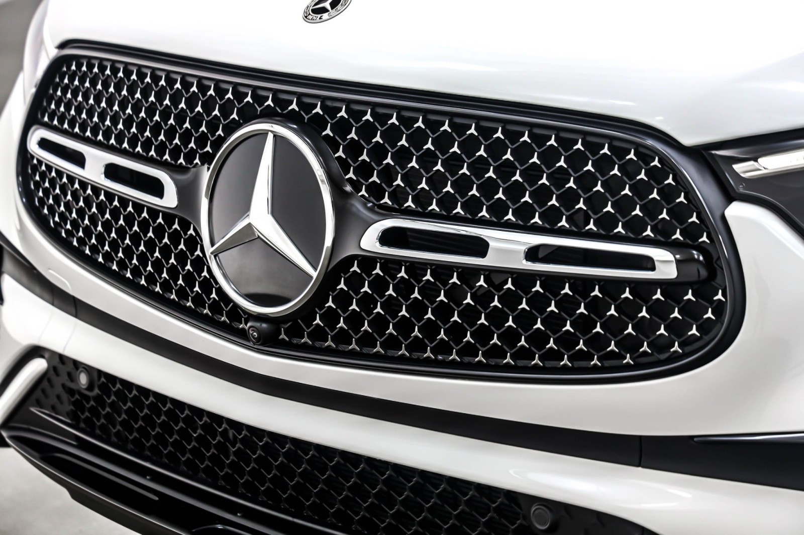 New 2026 Polar White Mercedes-Benz GLC 300 image 13