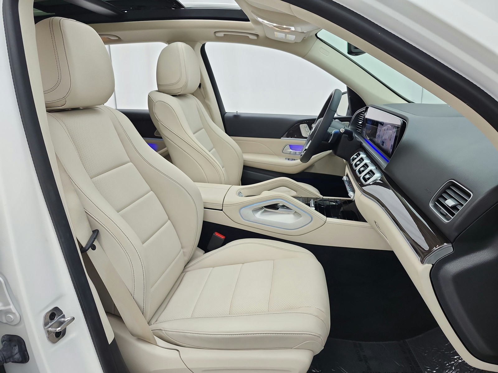 Used 2024 Polar White Mercedes-Benz GLE 350 4MATIC® SUV image 19