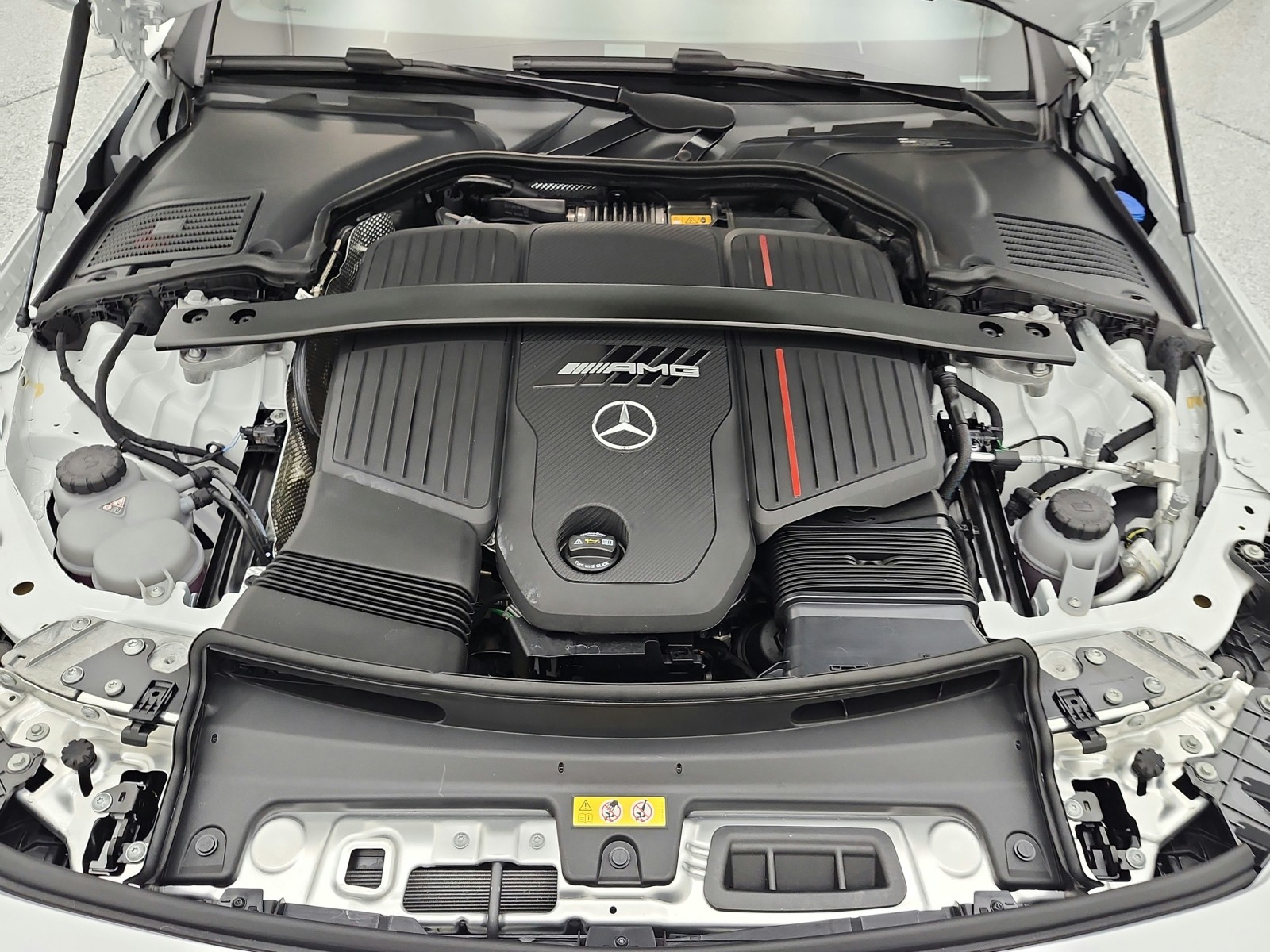 New 2026 MANUFAKTUR Moonlight White Metallic Mercedes-Benz AMG® CLE 53 image 17