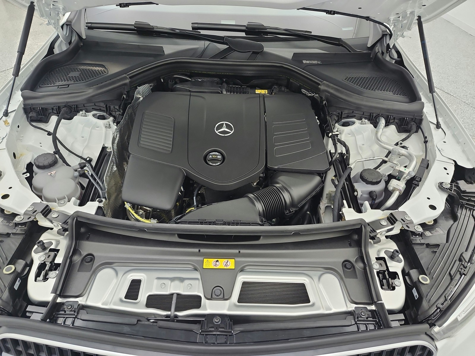 New 2026 Polar White Mercedes-Benz GLC 300 SUV image 12